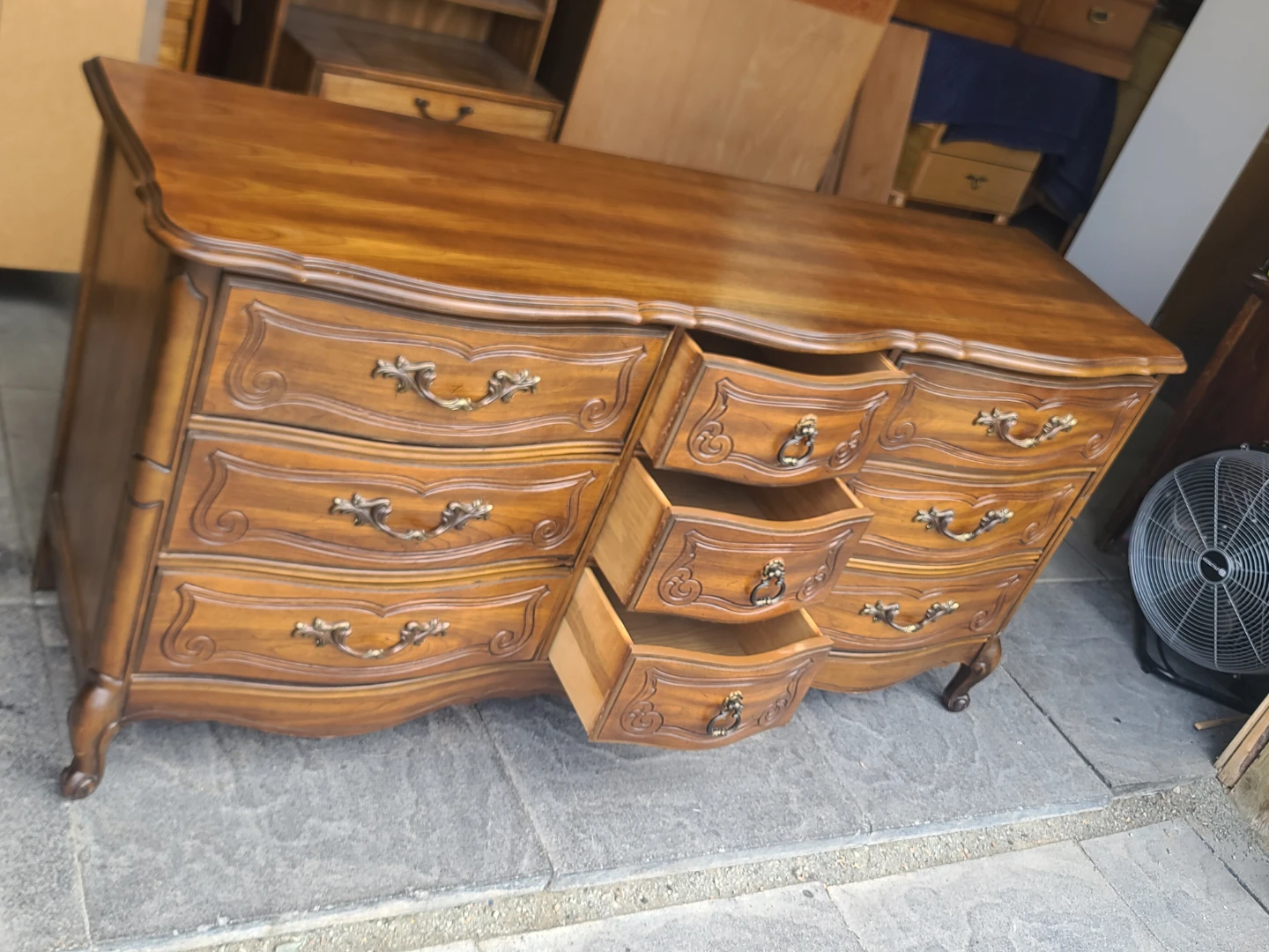 FRENCH PROVINCIAL 9 DRAWER DRESSER - photo 3