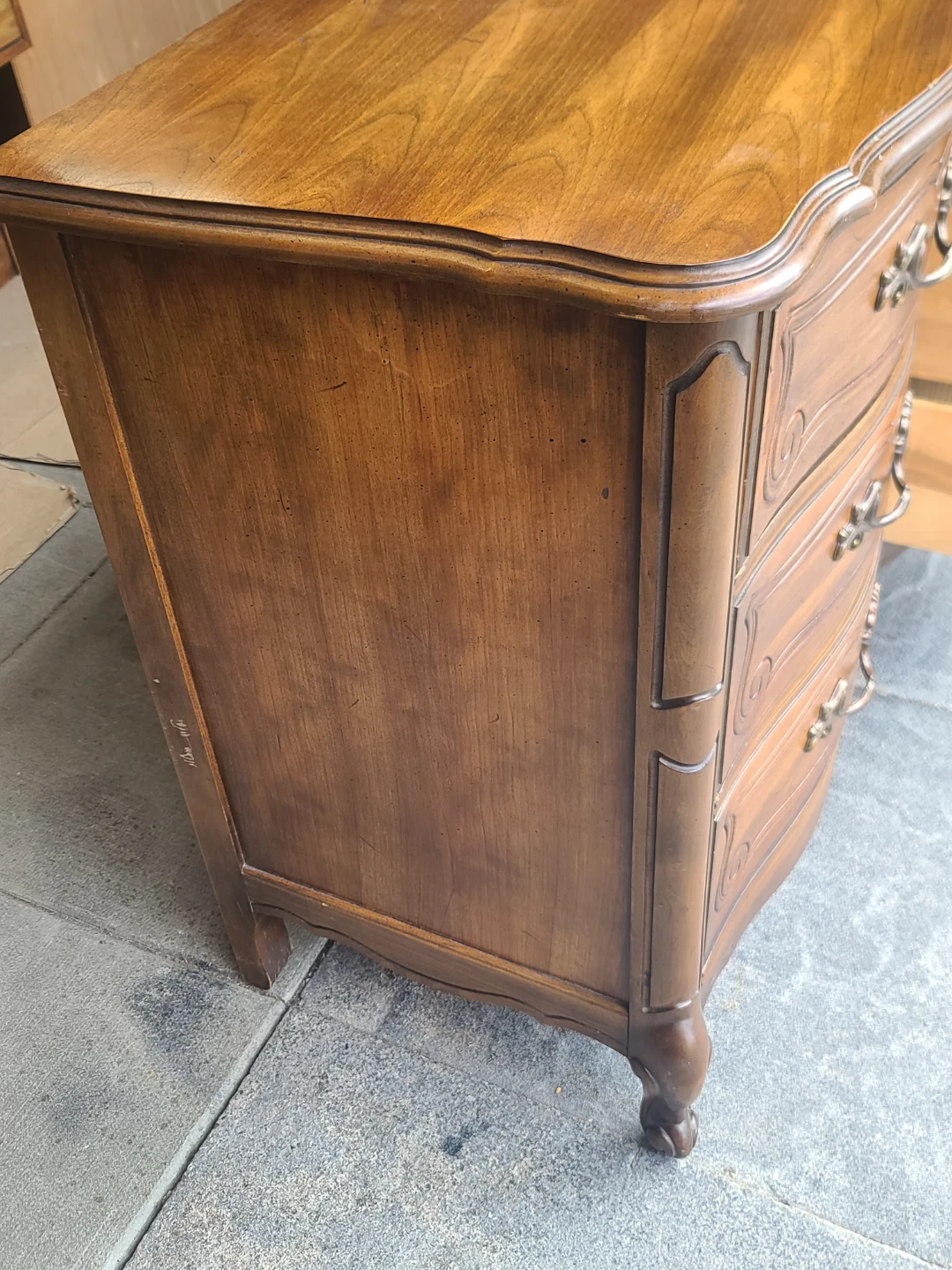 FRENCH PROVINCIAL 9 DRAWER DRESSER - photo 5