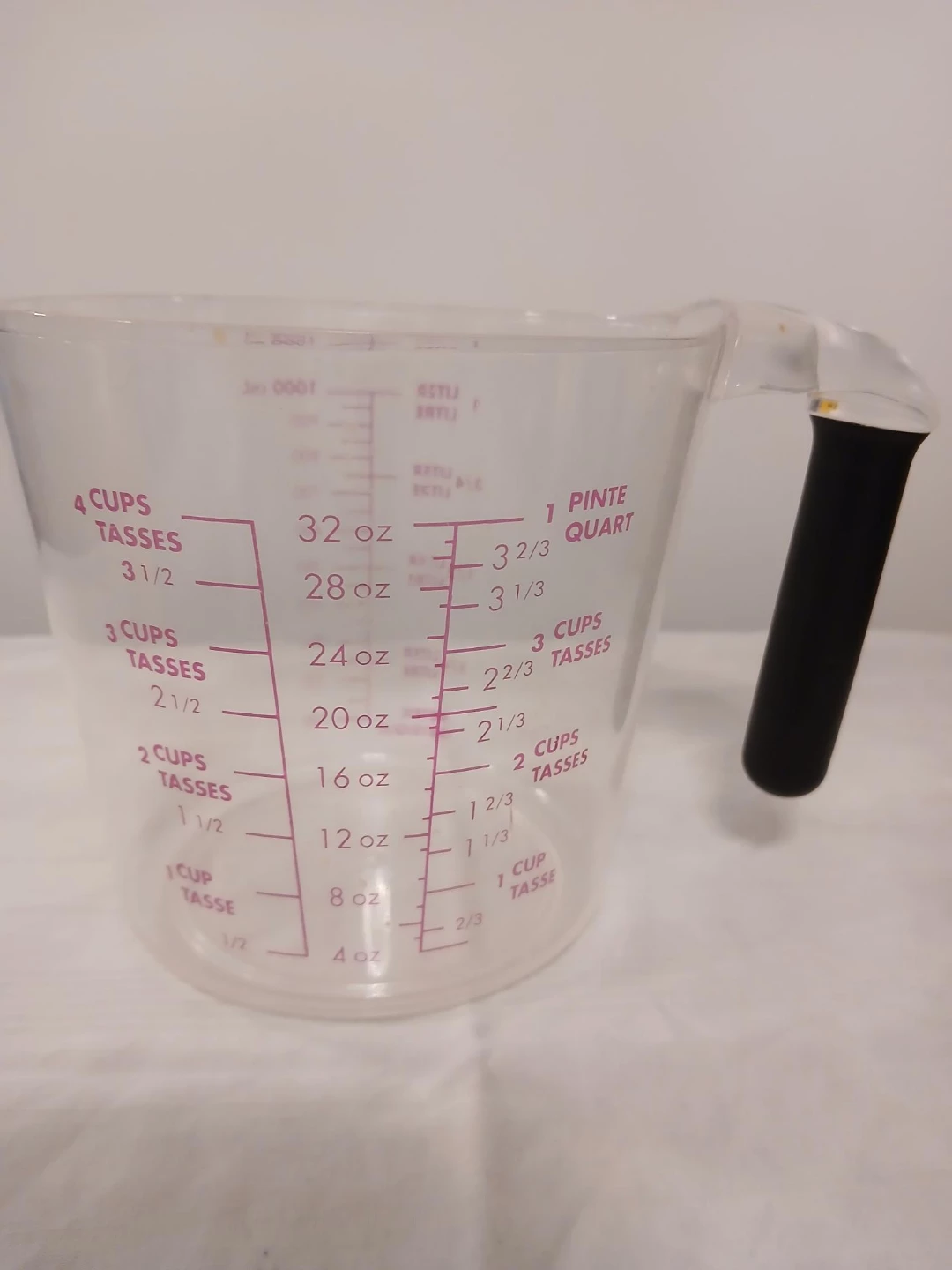 Clear Plastic Measuring Cup 1 Liter. Pick up only. - photo 2