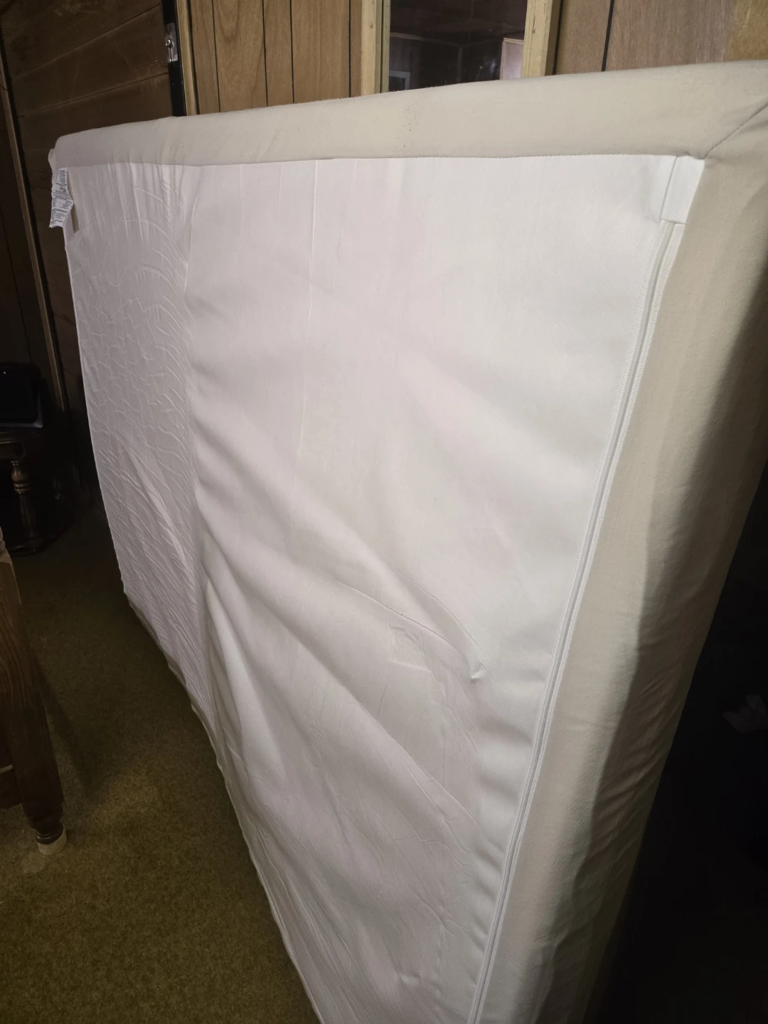 Queen size Zinus foam mattress - photo 2