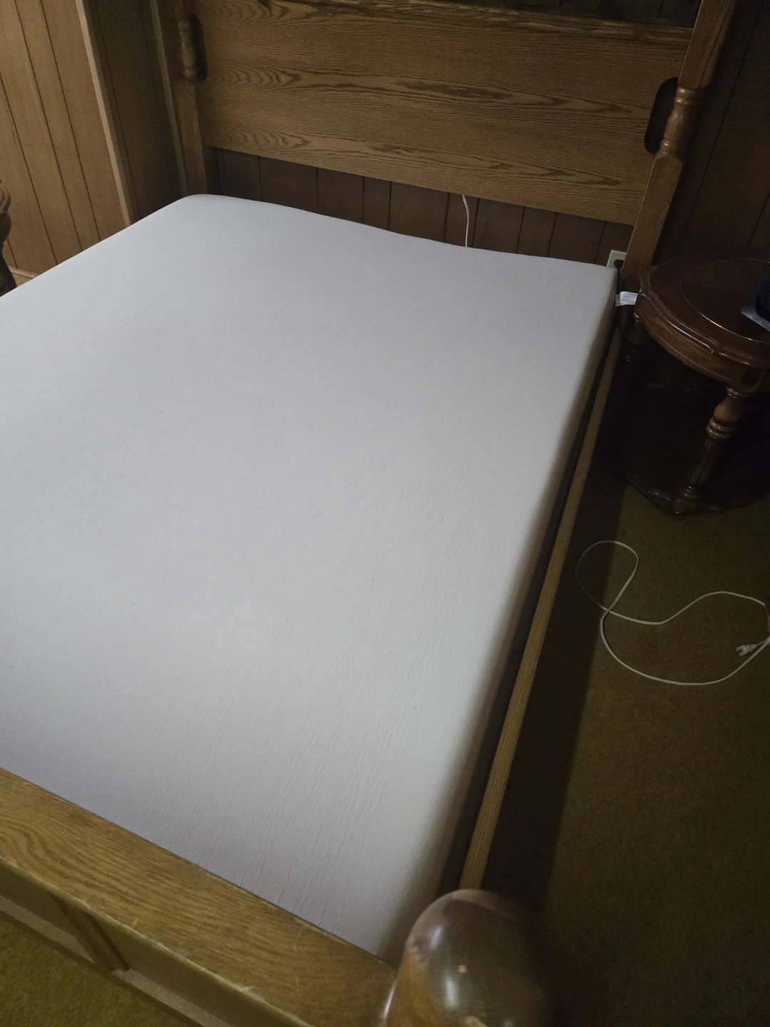Queen size Zinus foam mattress - photo 5