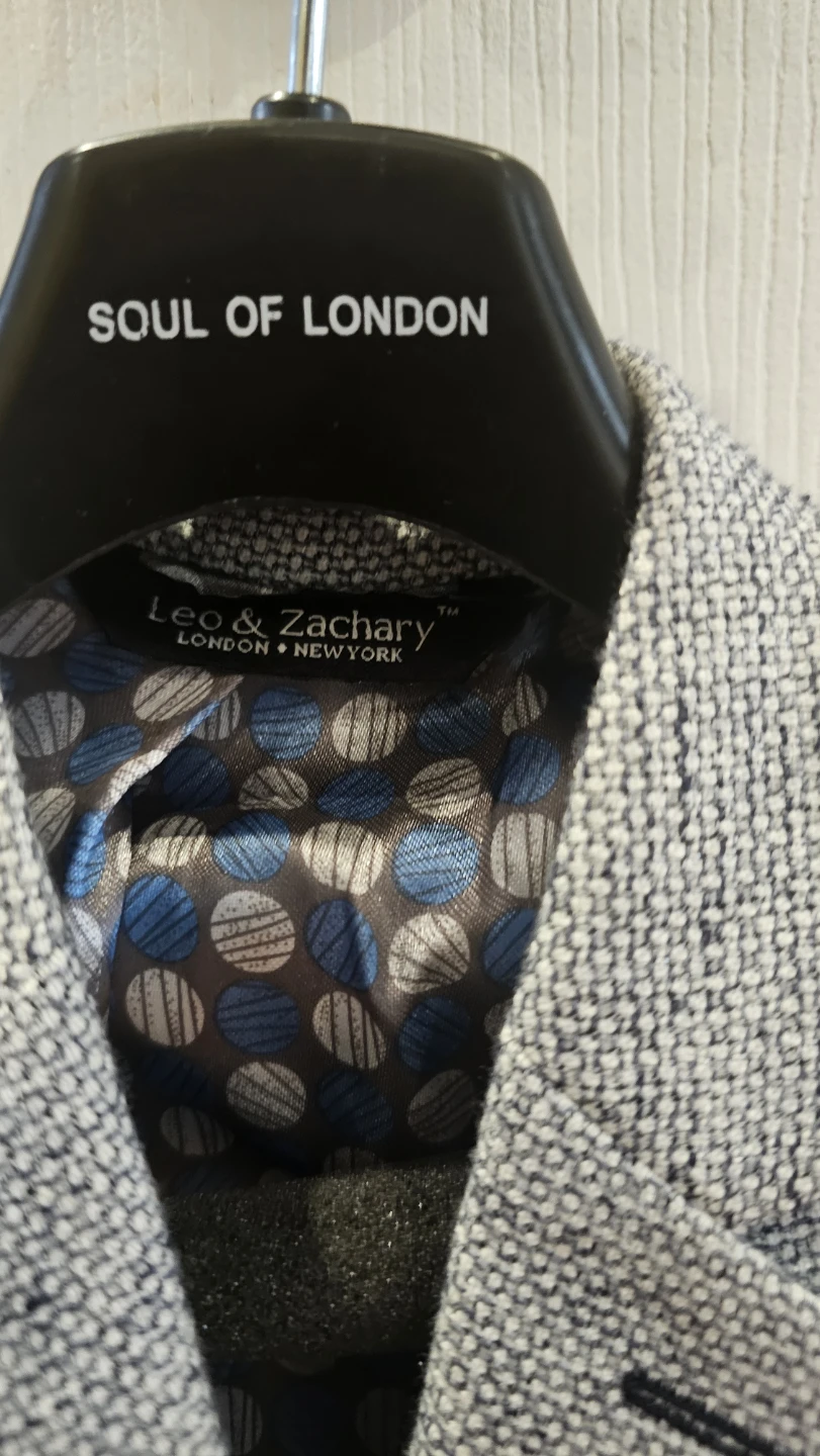 Leo & Zachary Grey Tweed Blazer and Pants Suit - photo 2