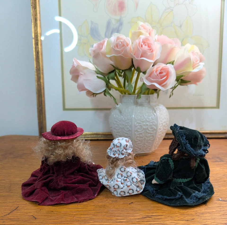 3 Vintage Small Porcelain Dolls - photo 4