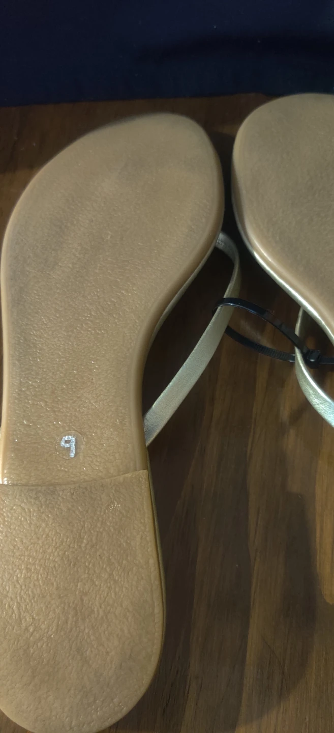 Steve Madden Gold Thong Sandals Size 9 - photo 2