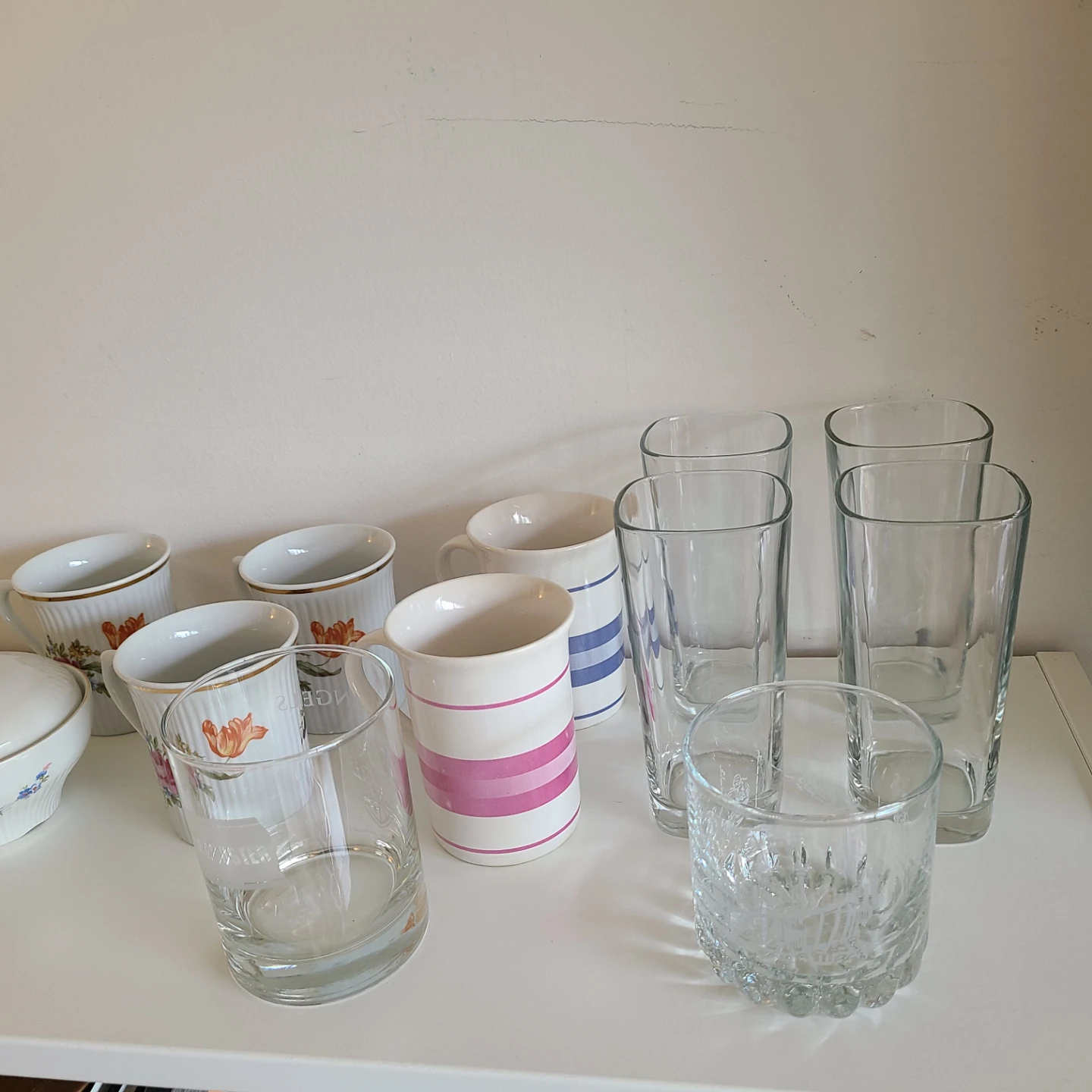 Various kitchen cups, glasses, mugs, lidded dish for $5! - photo 2