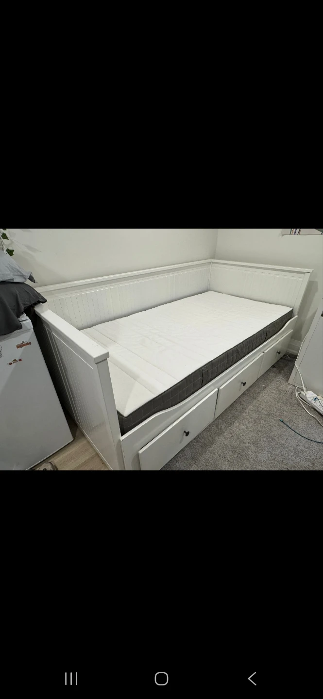 White Daybed with Storage Drawers and Mattress