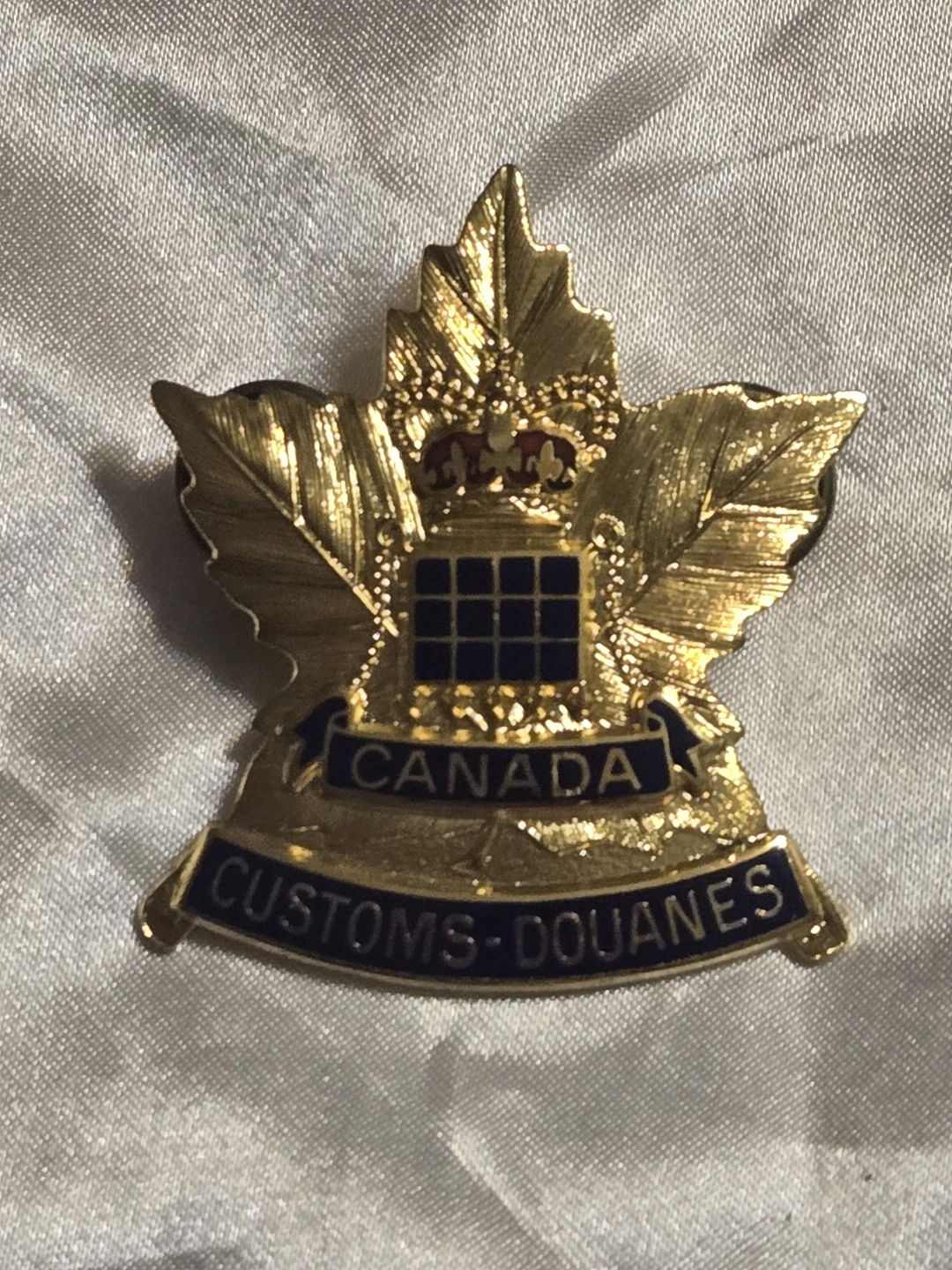 Canada Customs Douanes Pin Badge