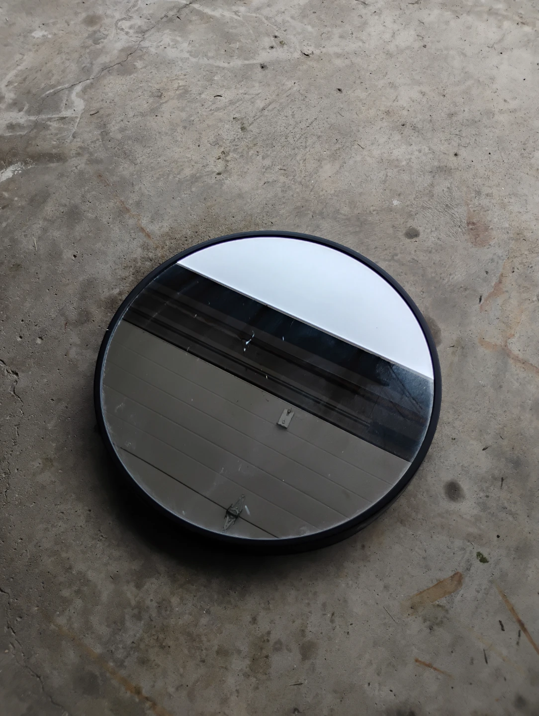Round Black Mirror