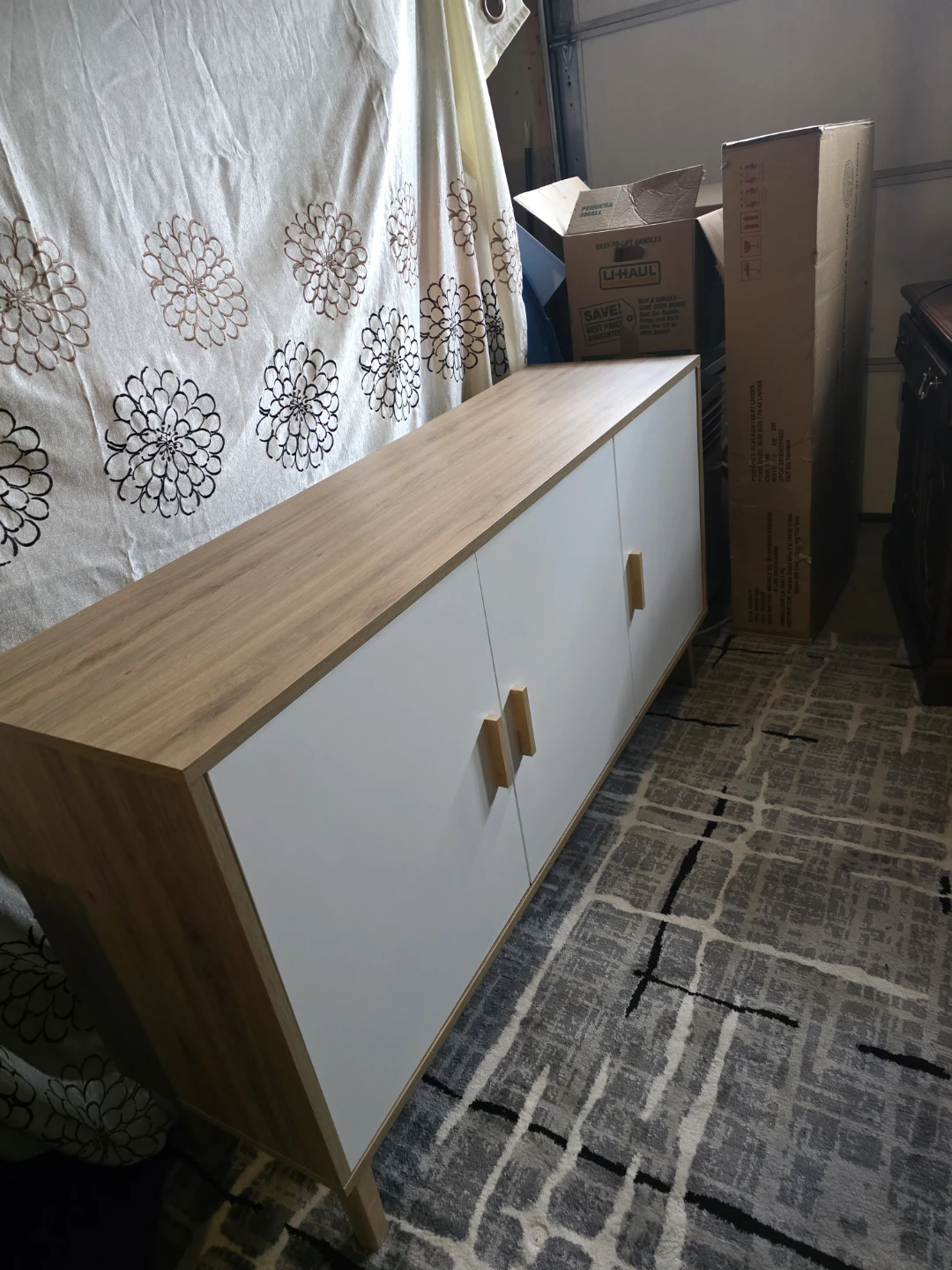 Modern 3-Door Cabinet with Wood and White Finish - photo 3