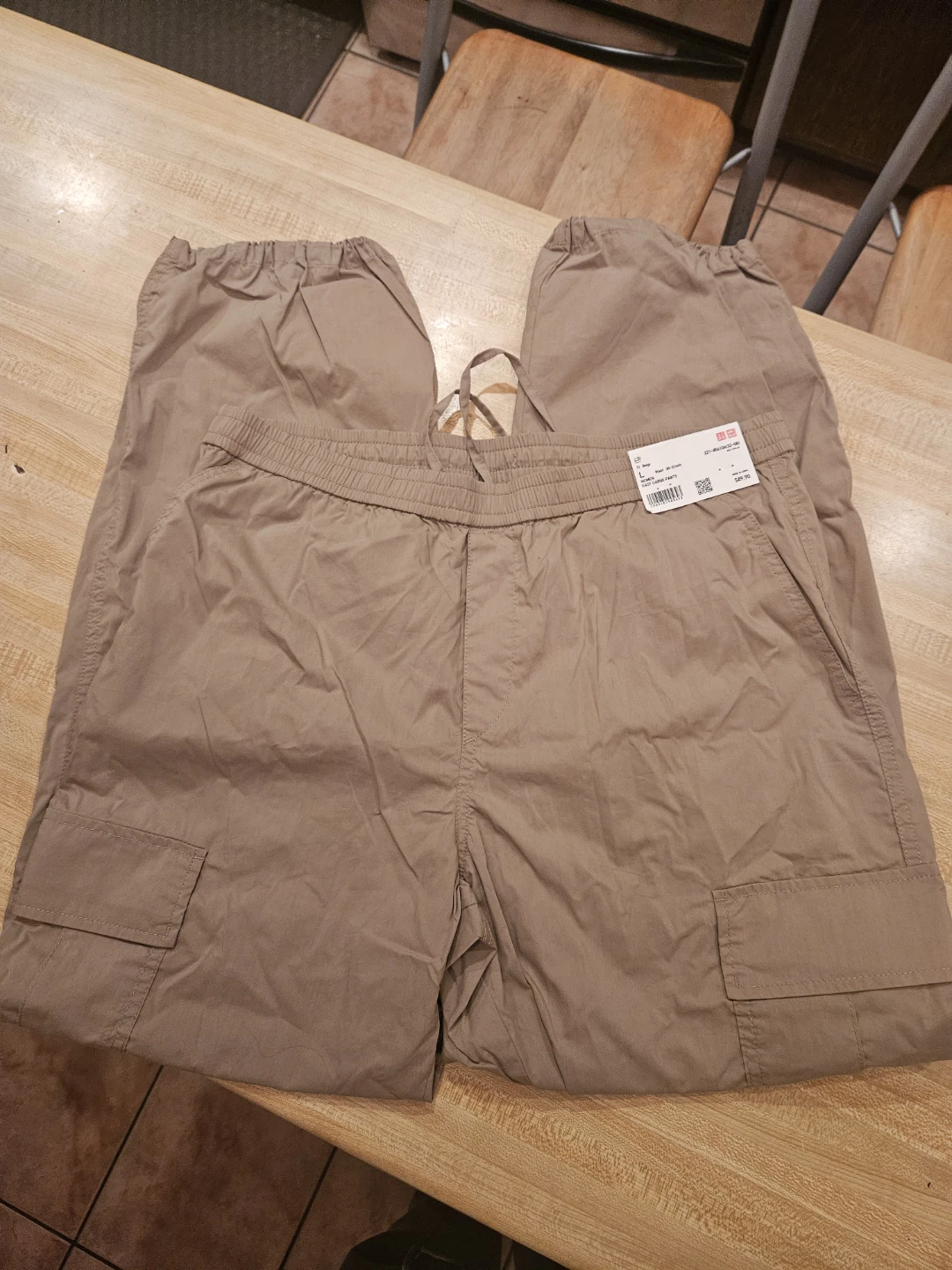 Uniqlo Cargo Pants Tan Women's Size L.