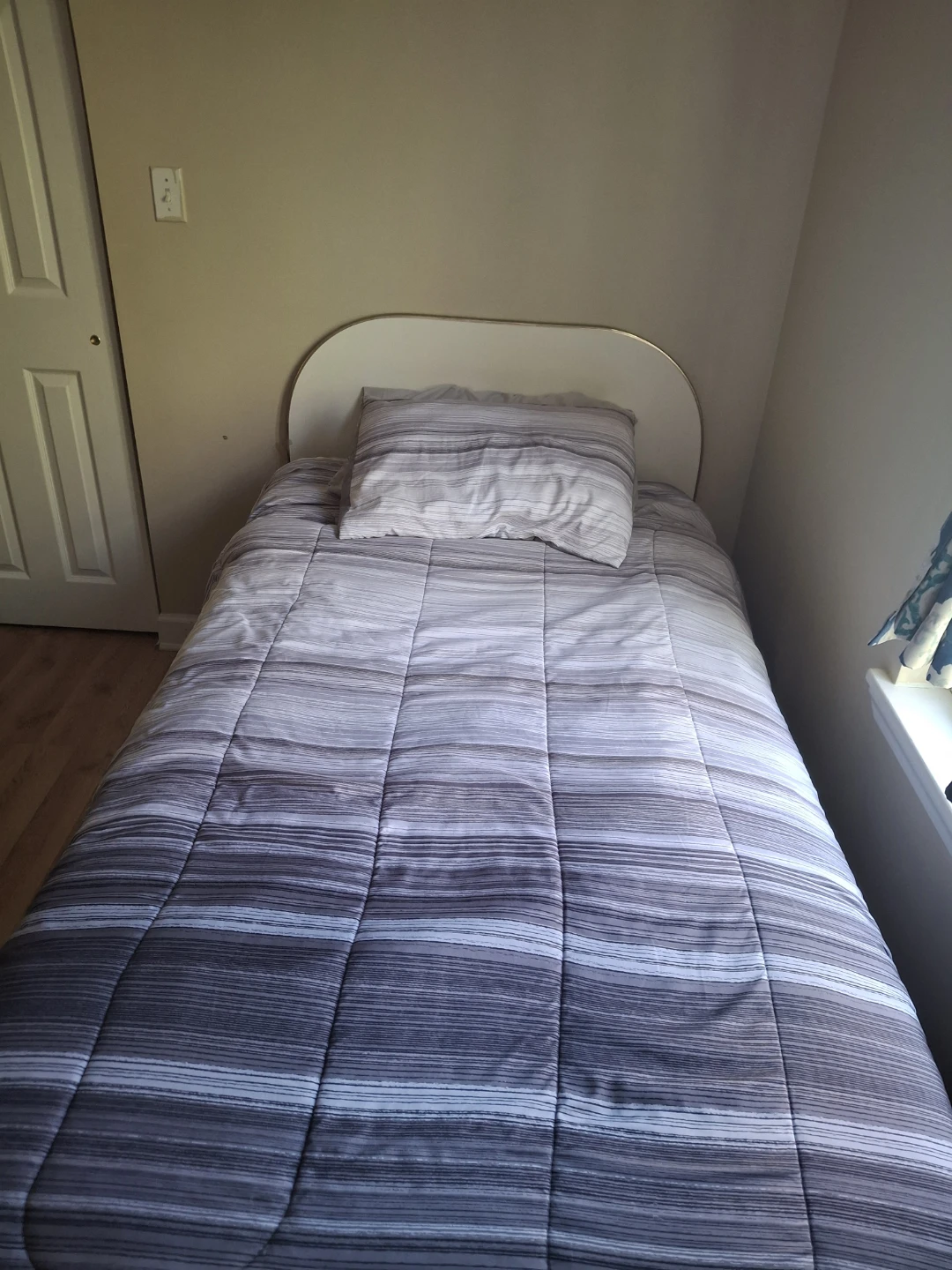Twin Bed Frame with Headboard - photo 3