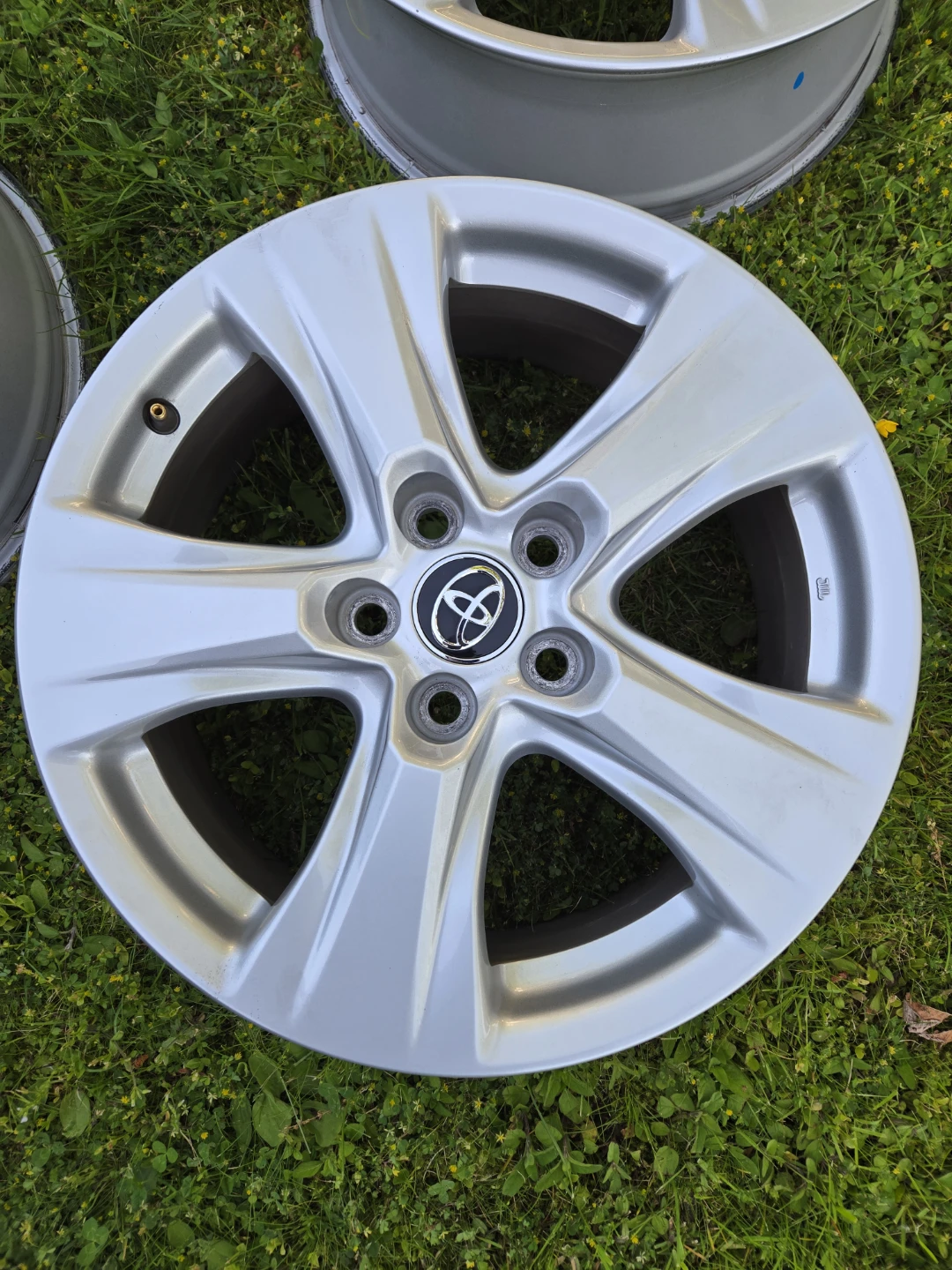 Set of 17" Toyota Silver Alloys - photo 4