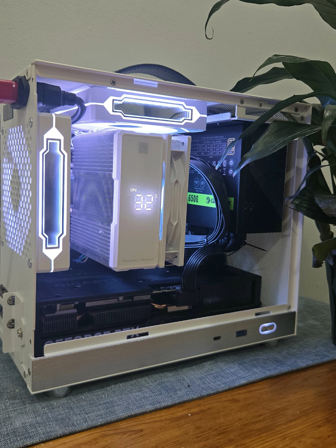RTX 4070 SUPER ITX Gaming PC - photo 5
