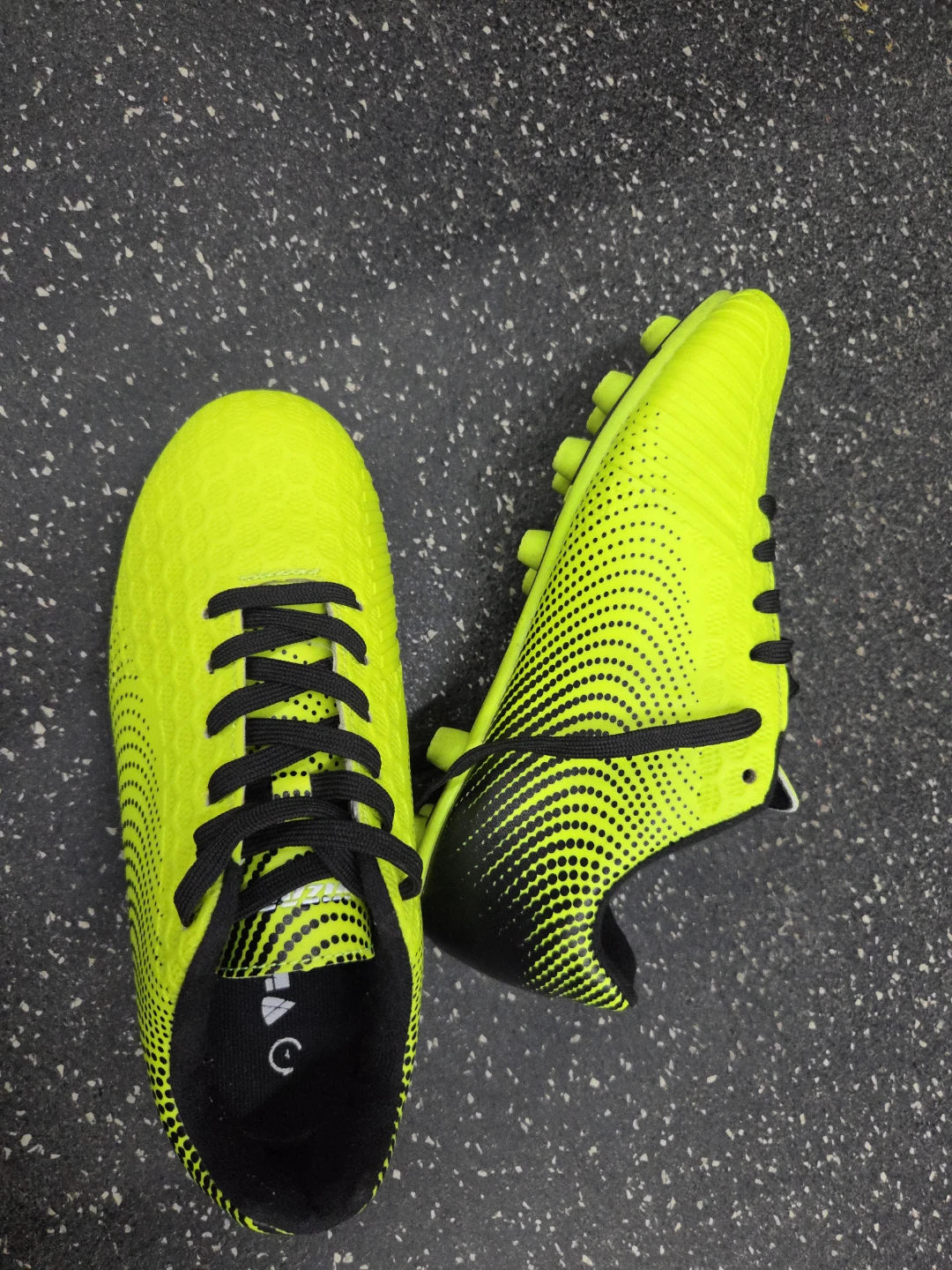 Boy Soccer Cleats Size US 3 (like new)