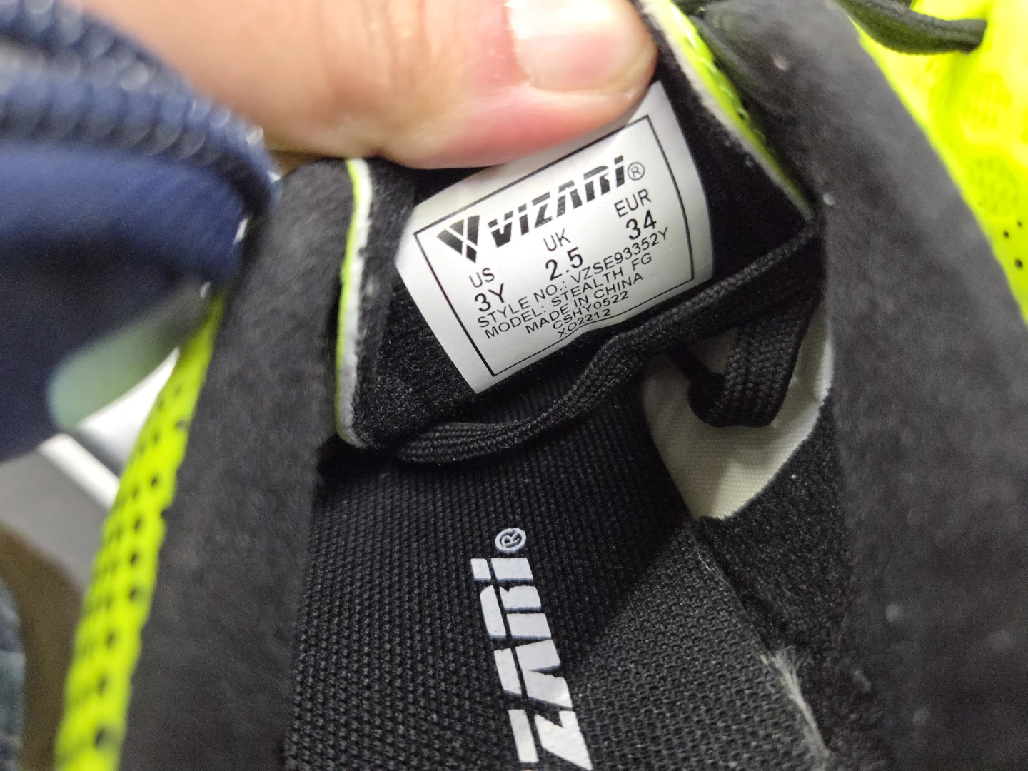 Boy Soccer Cleats Size US 3 (like new) - photo 3