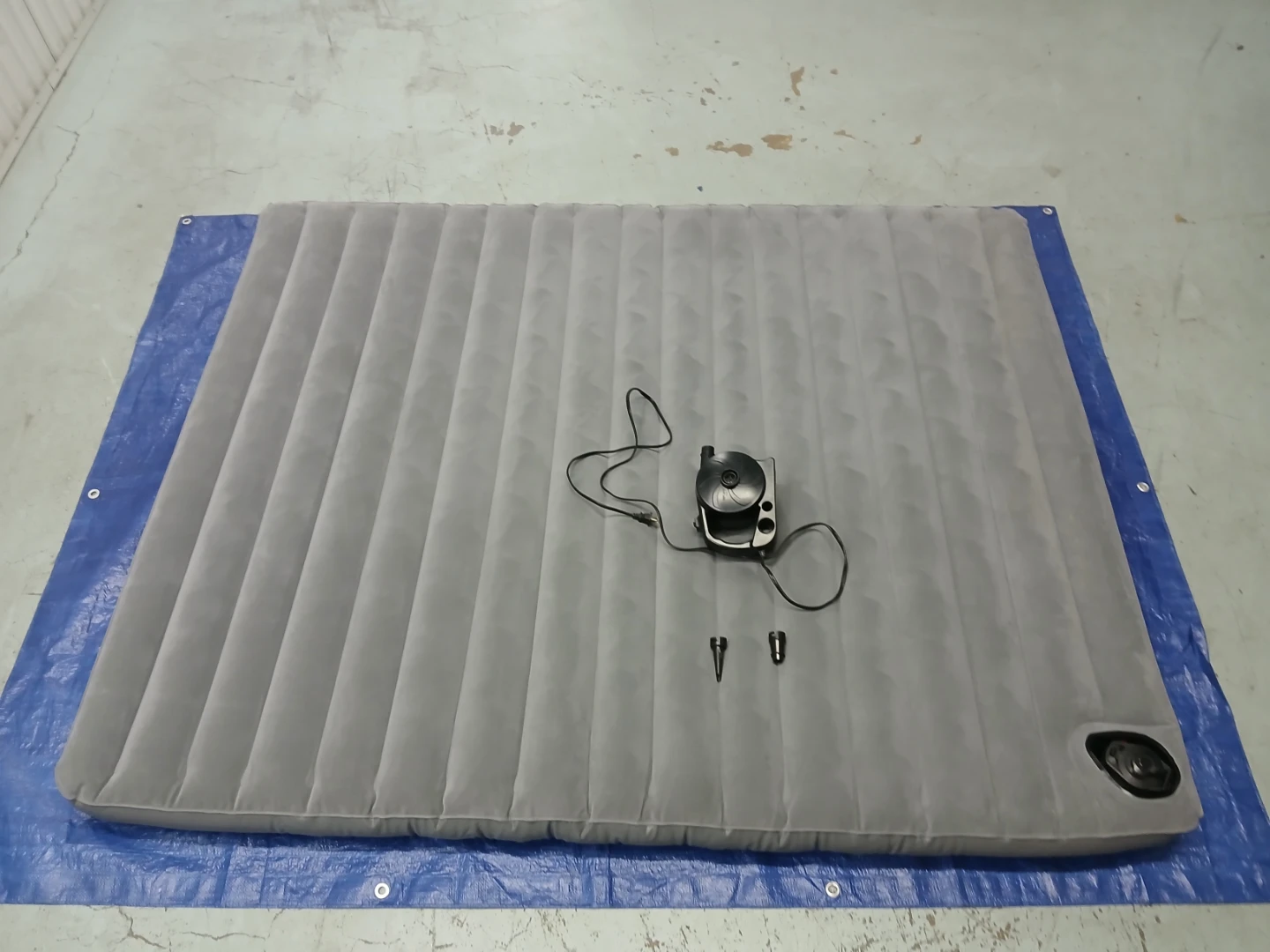 Intex Queen Size Air Mattress with Built-in Pump - photo 5