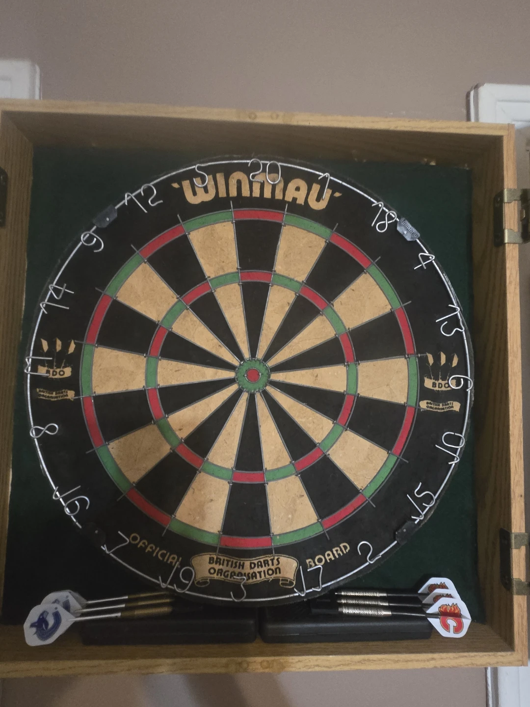 Winmau Dartboard Cabinet with Scoreboards - photo 5