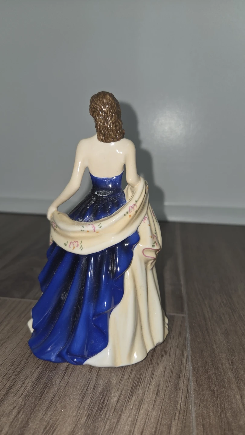 Royal Doulton "Loved One" HN5147 Figurine - photo 4