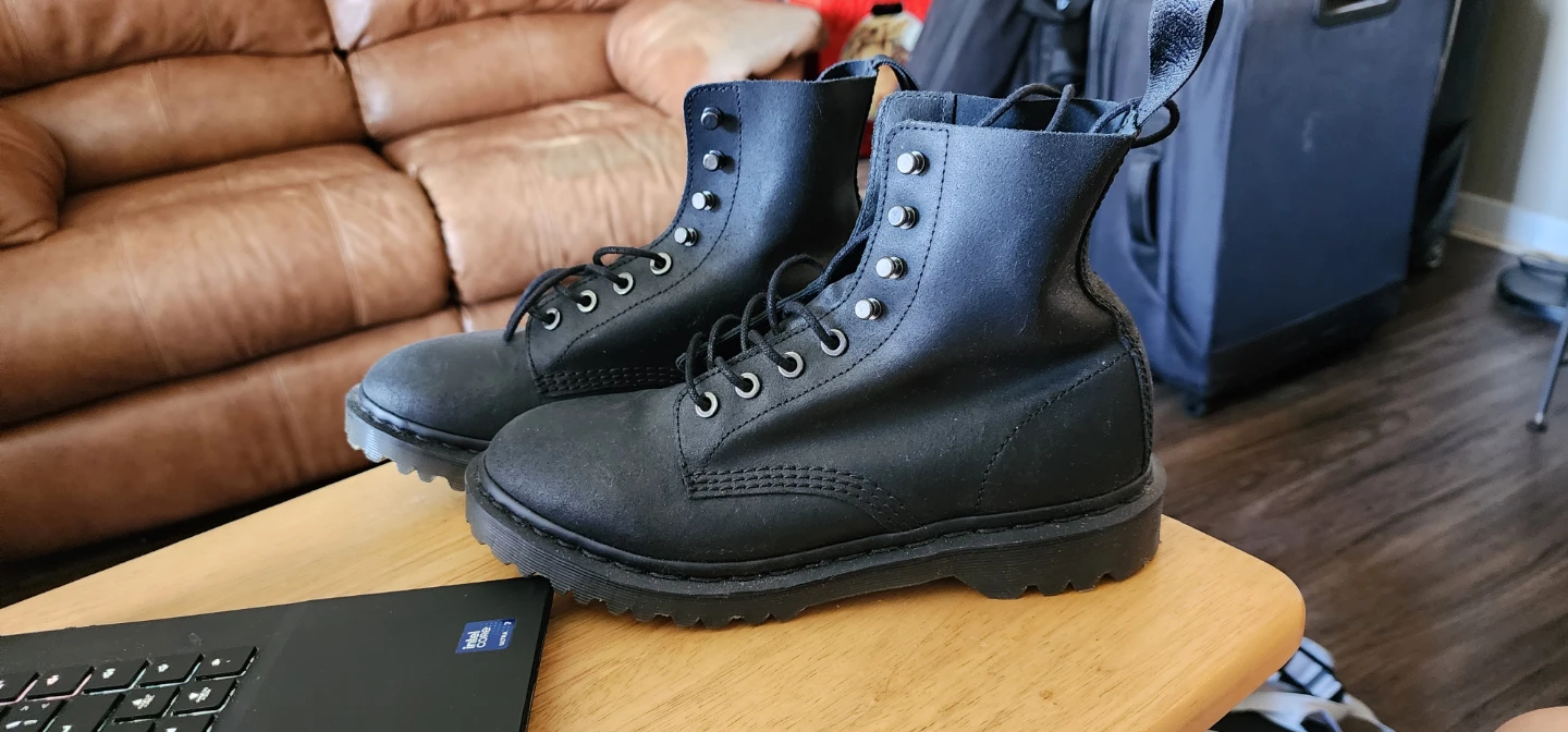 Dr. Martens Black Leather Boots 7 men us