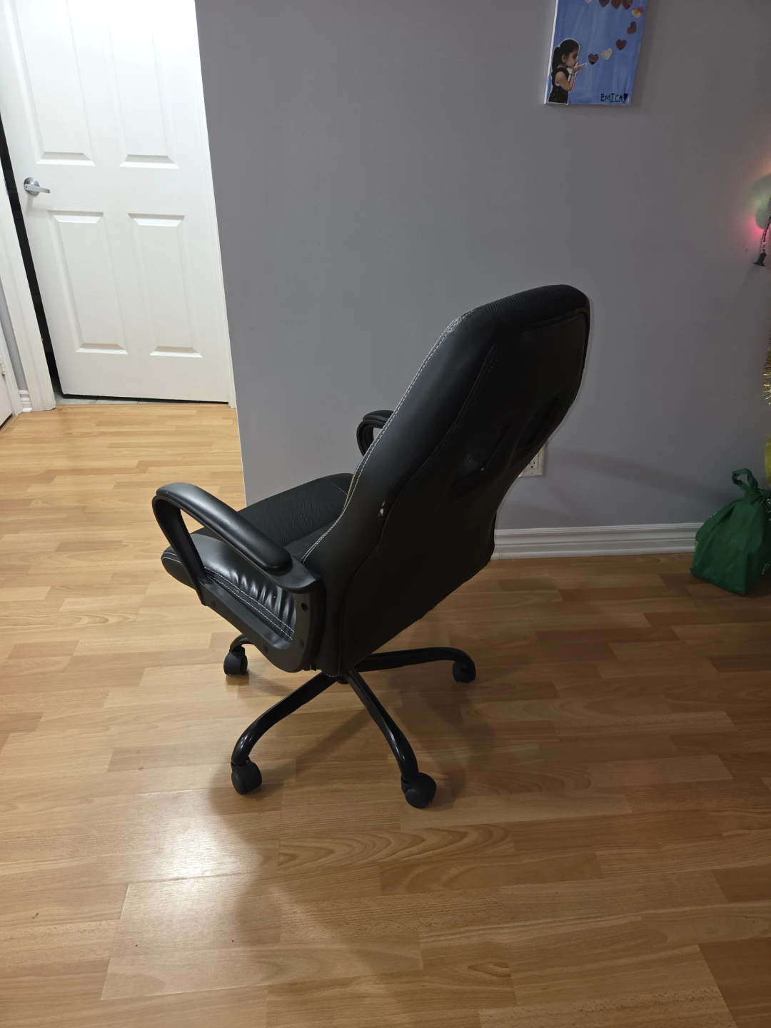 Black Gaming Chair - photo 2