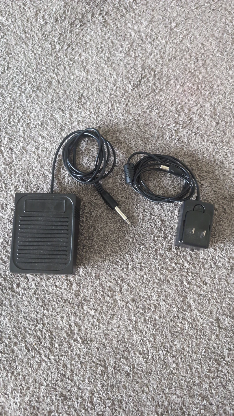 Alesis Portable Keyboard with Stand, Headphones and Bench, pedal - photo 4