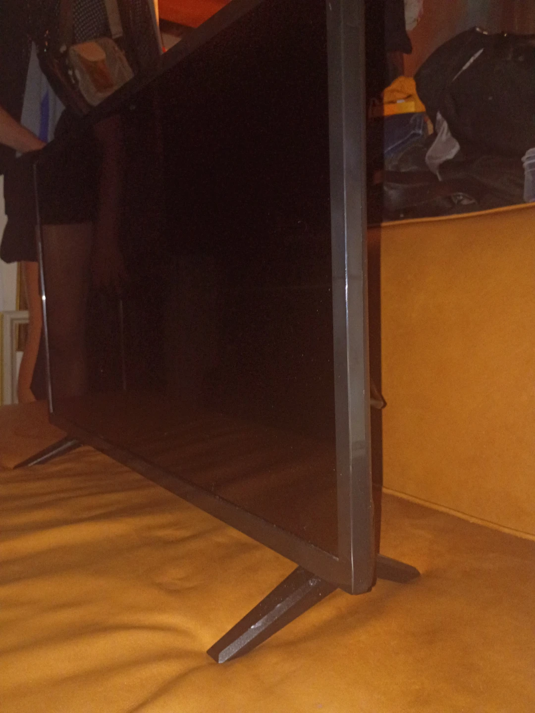 Insignia 32" HD Smart TV - photo 3