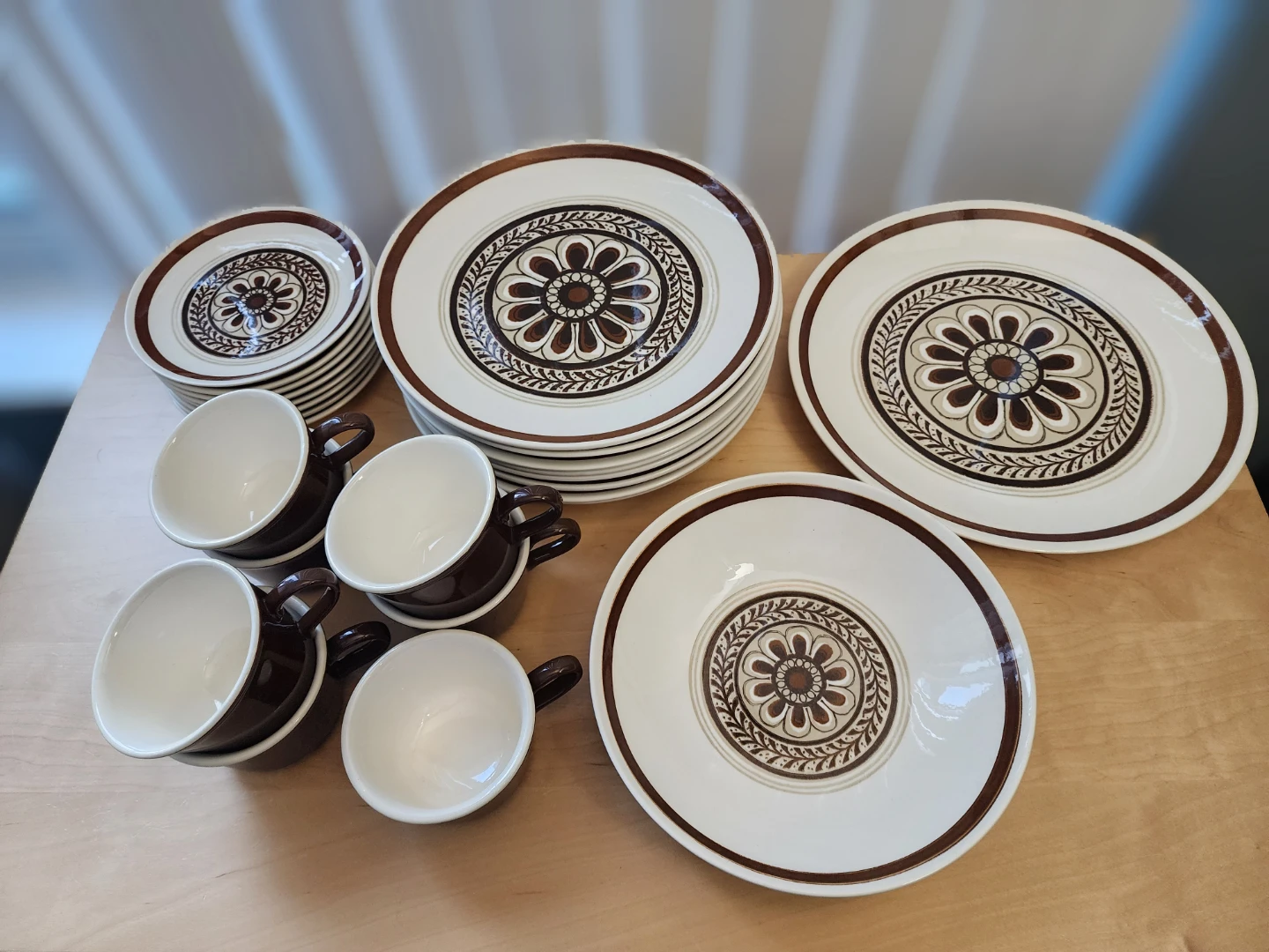 Vintage Floral Dinnerware Set - 25 pieces