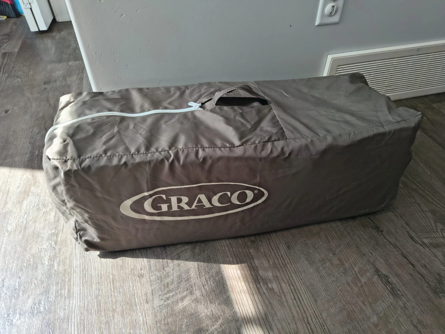 Graco Pack 'n Play Playard with travel bag