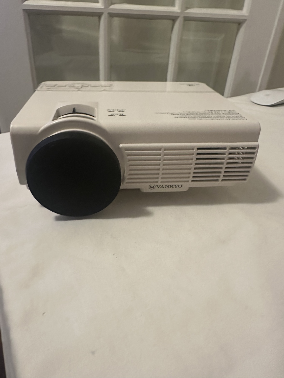 VANKYO Leisure 3 Video Projector, brand new, used once!