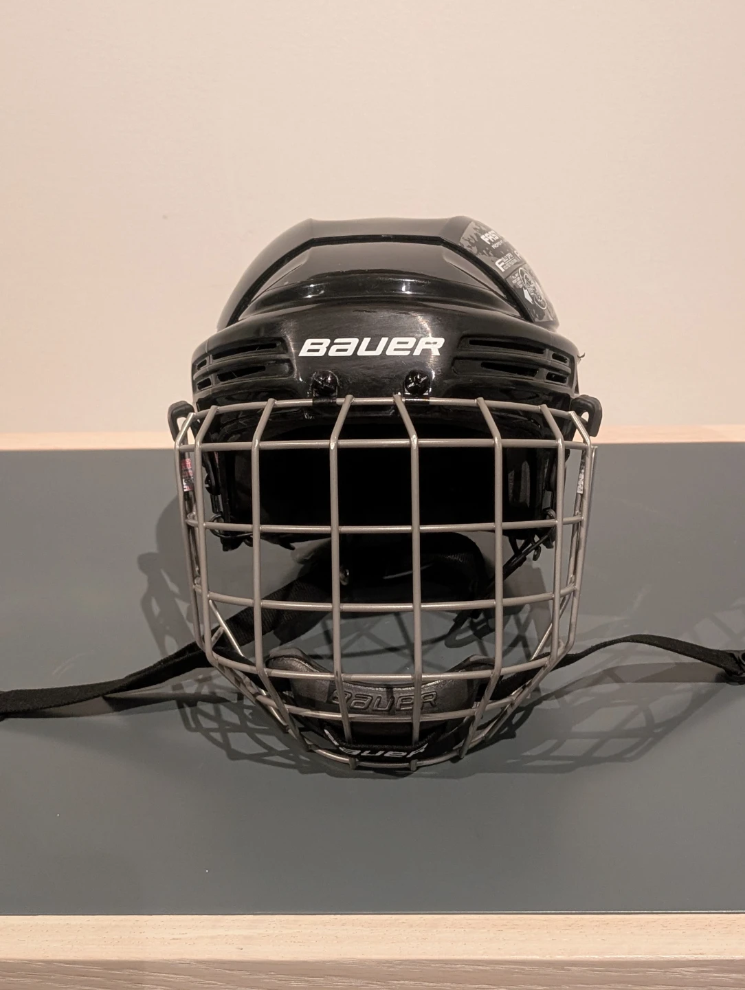 Bauer 2100 Hockey Helmet with Cage - Like New - photo 3