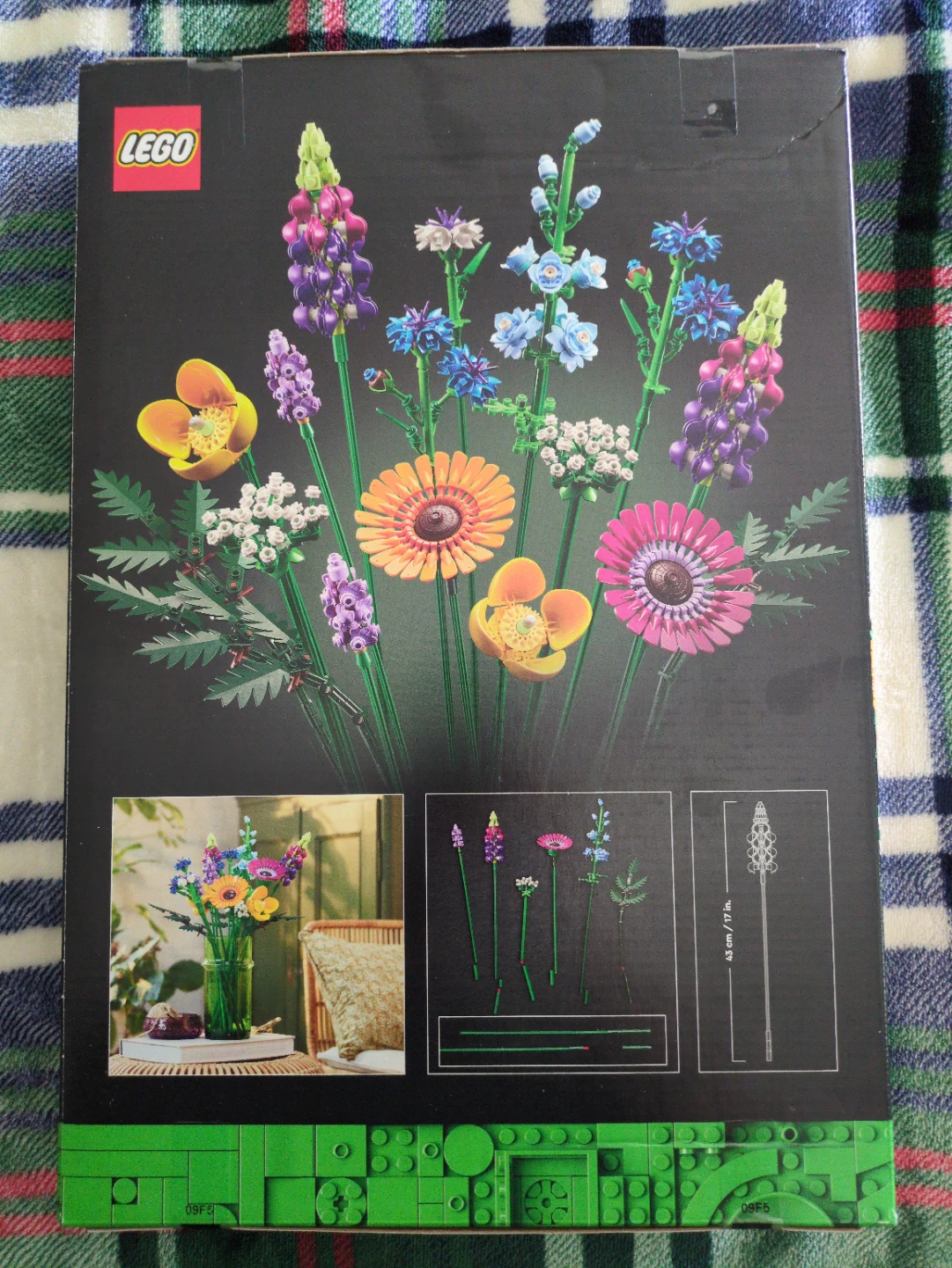 LEGO Icons Wildflower Bouquet Building Set - photo 2