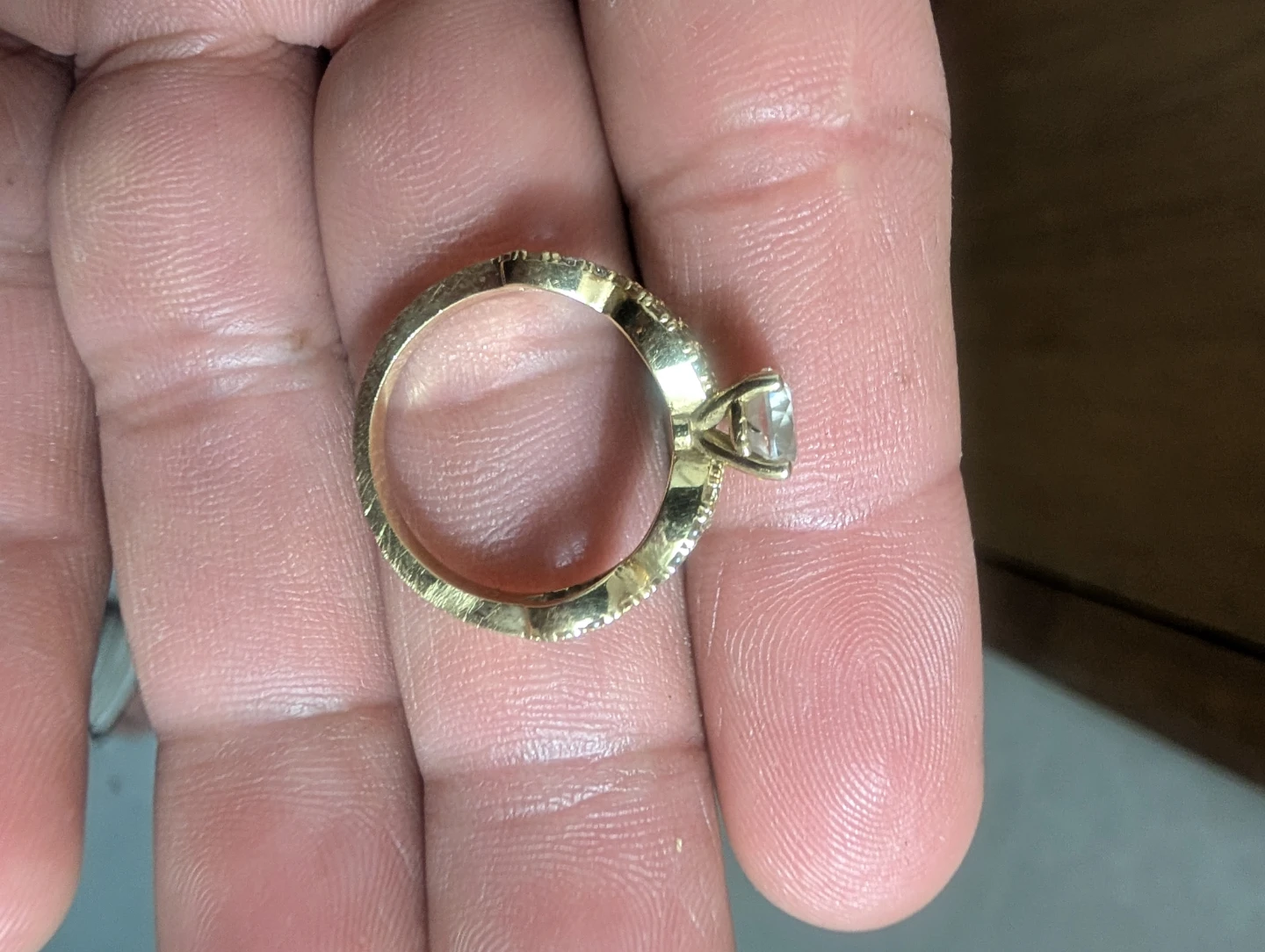 Gold diamond engagement ring