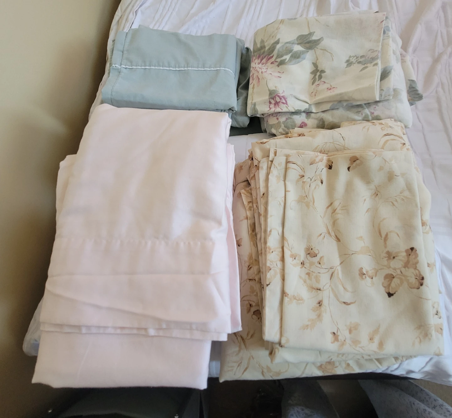 Mixed Lot of Bedding  Sets - Various Patterns and Colors - photo 2