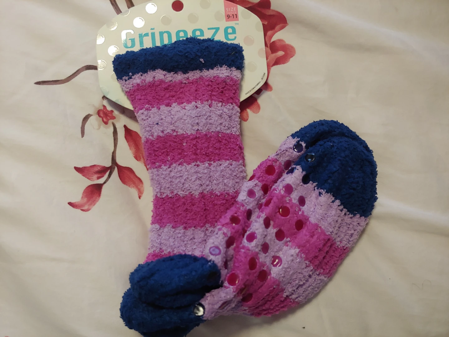 Grip-ezee Fuzzy Striped Socks Size 9-11