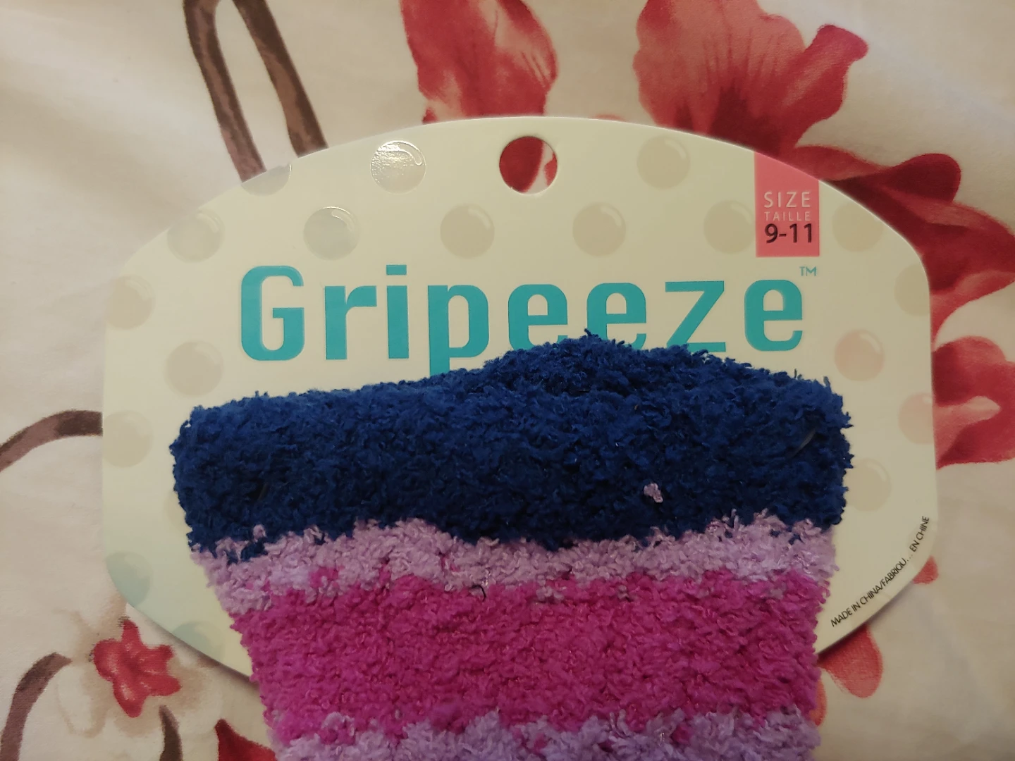 Grip-ezee Fuzzy Striped Socks Size 9-11 - photo 2
