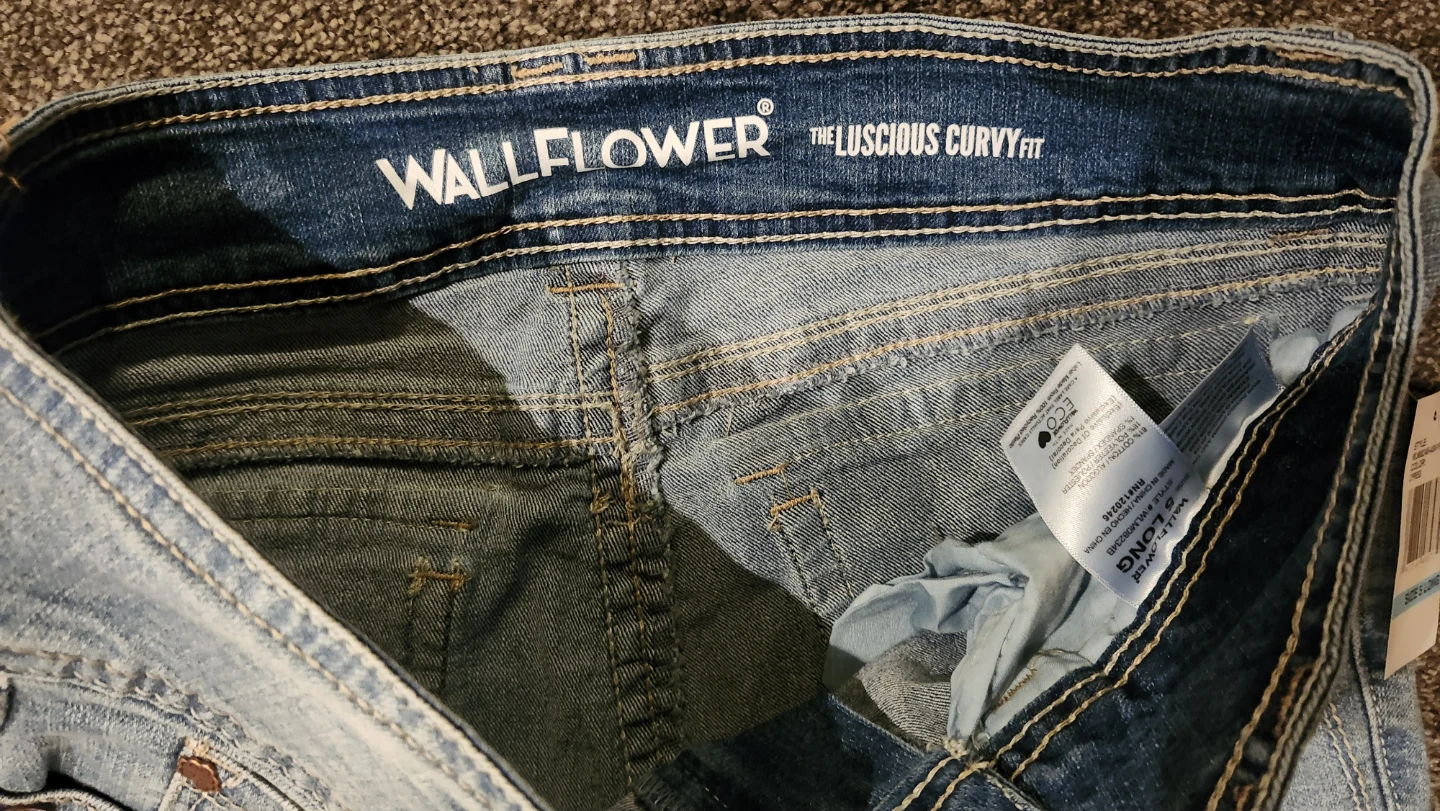 Wallflower "The Luscious Curvy Fit" Bootcut Jeans - Size 5 Long - photo 5
