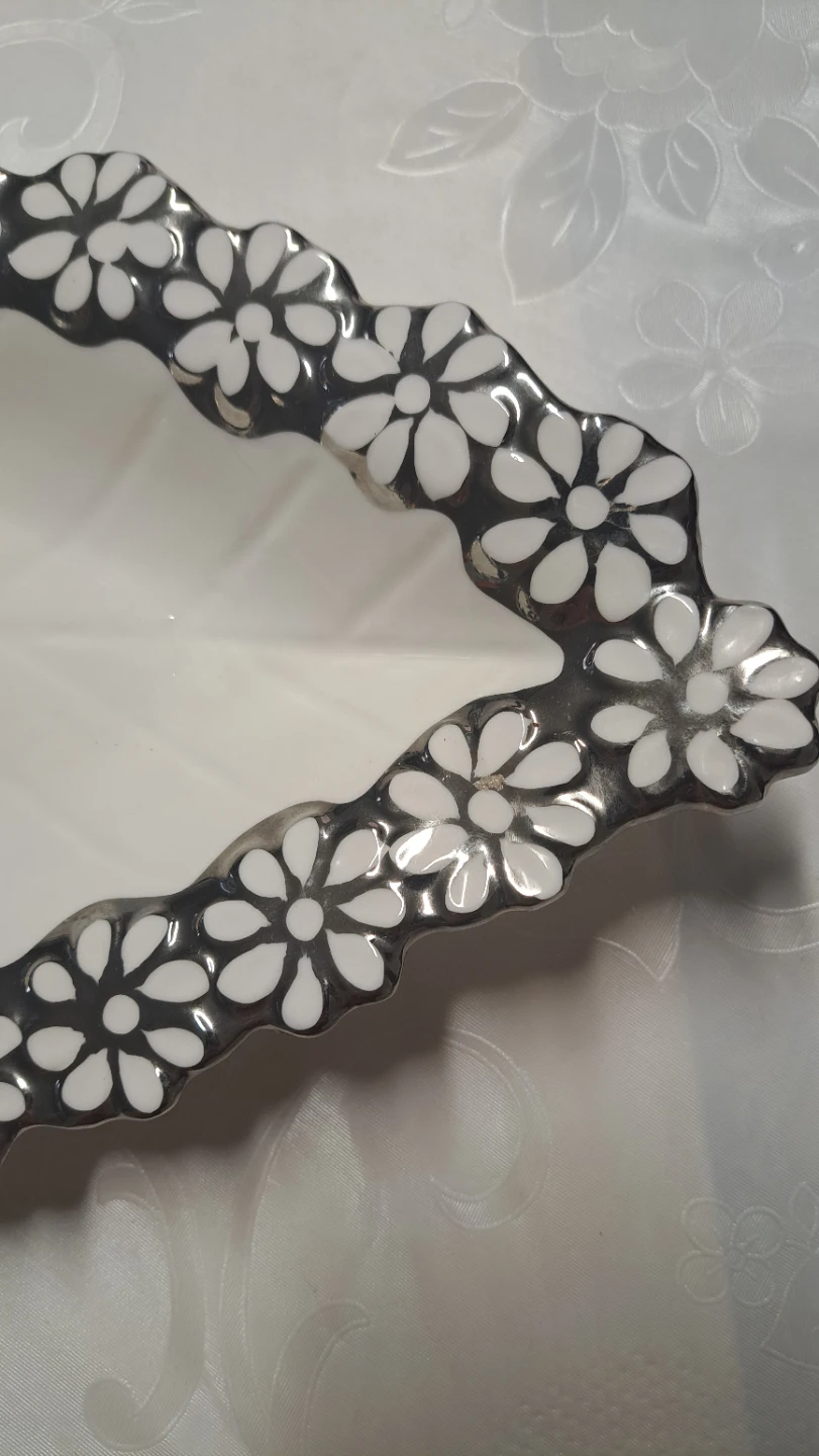 Leaf-shaped serving dish with floral trim - photo 3