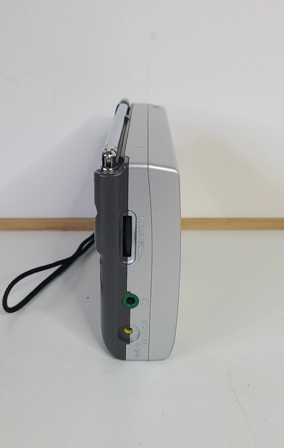 SONY ICF-SW11 Compact Portable Radio FM/AM/ShortWave - photo 5