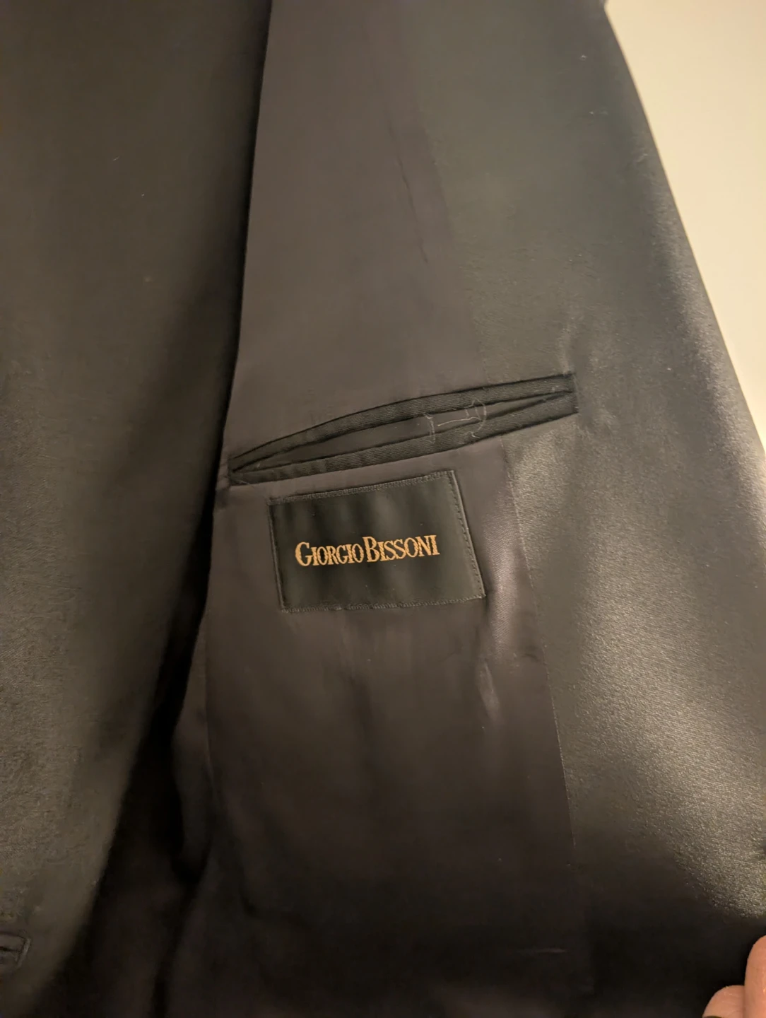 Brand new Giorgio Bissoni Black Tuxedo Suit 42R - photo 4