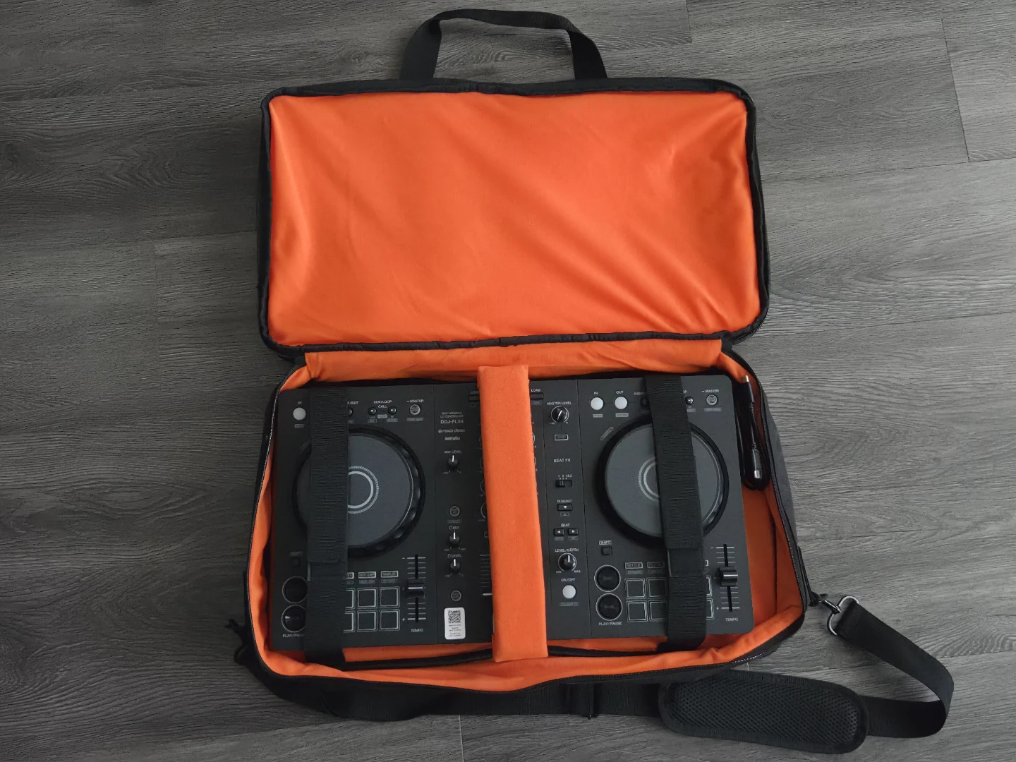 Pioneer DJ DDJ-FLX4 DJ Controller with Carrying Case - photo 3