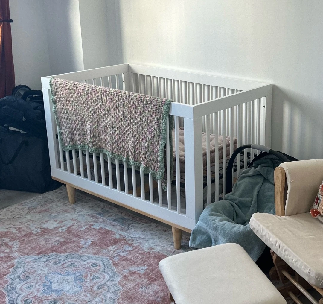 Baby Crib with Adjustable Mattress Height