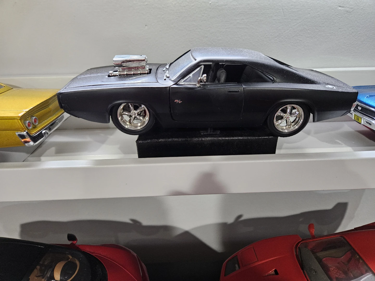 1/24 Assorted die-cast Model Cars - photo 3