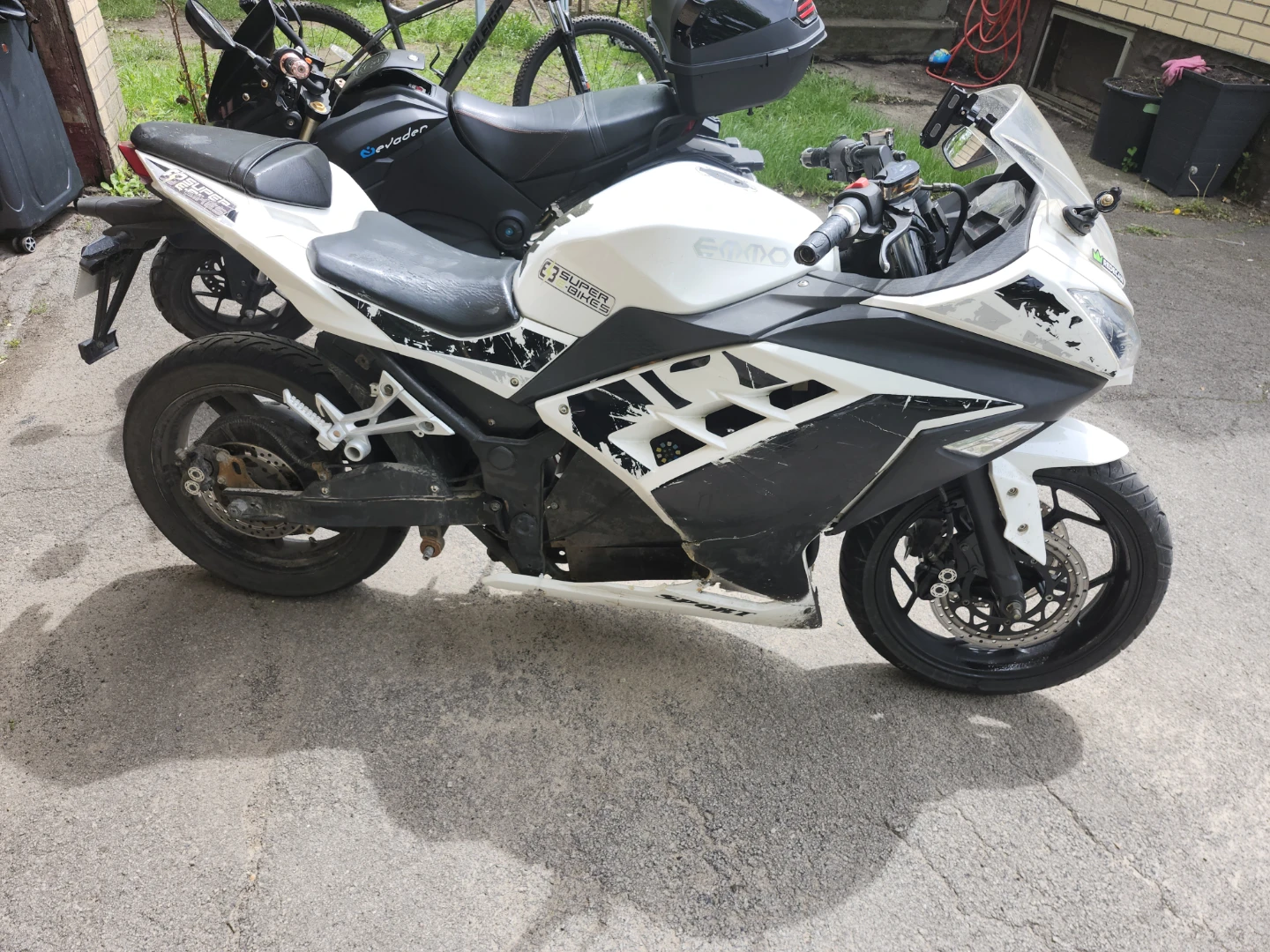 White EMGO Sport Bike Motorcycle - photo 3