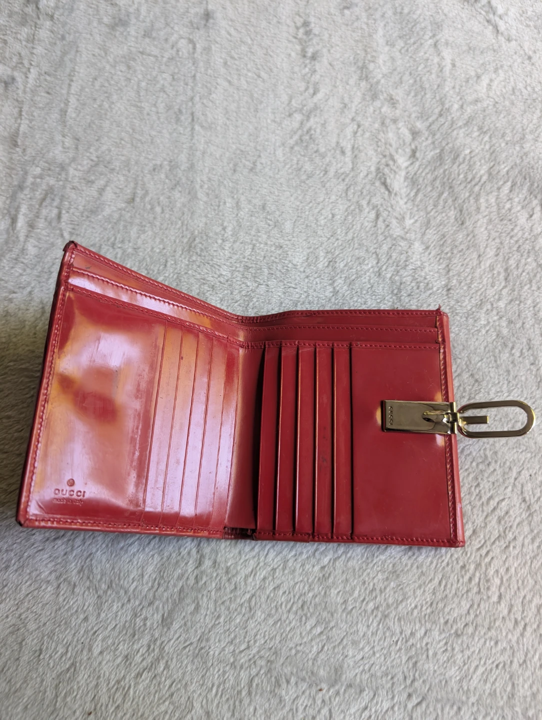 Gucci Red Patent Leather Bifold Wallet - photo 2