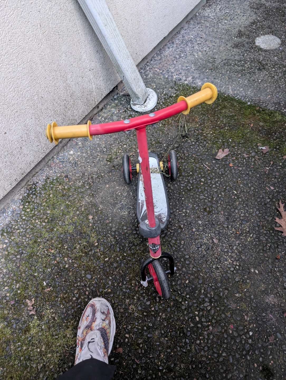 Red 3-Wheel Kids Scooter - photo 2
