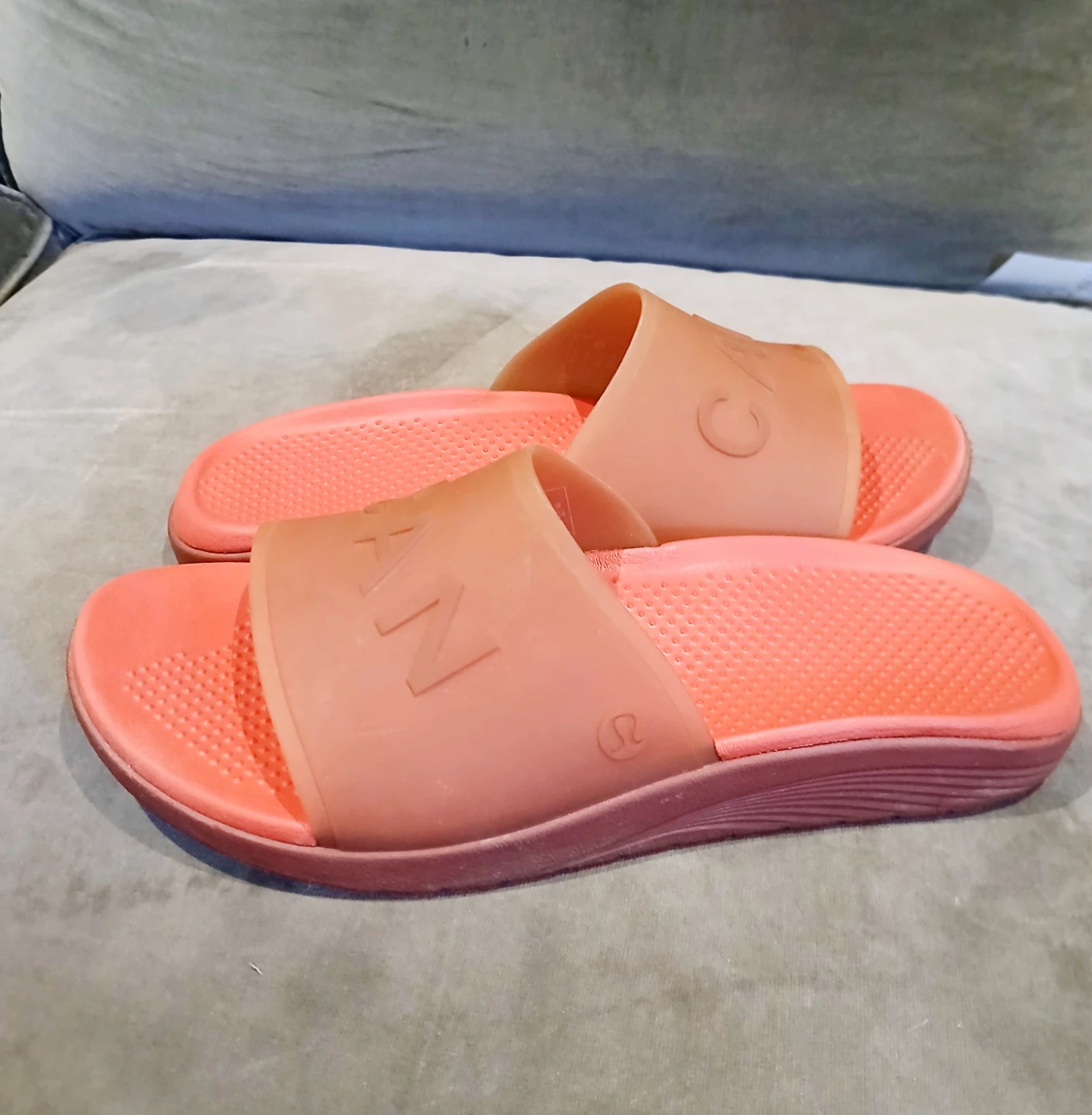 Lululemon Size 7 Women Slippers