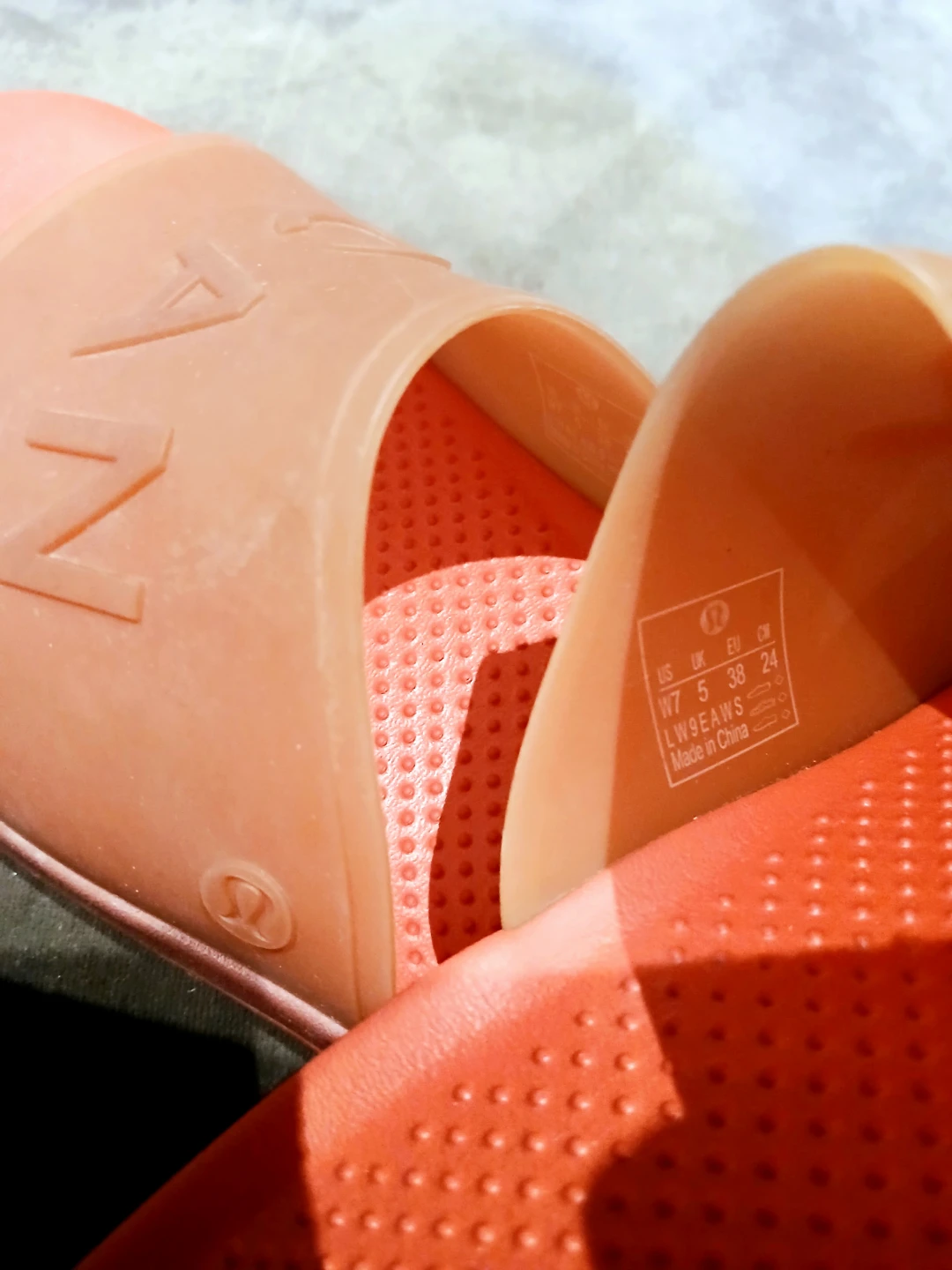 Lululemon Size 7 Women Slippers - photo 5