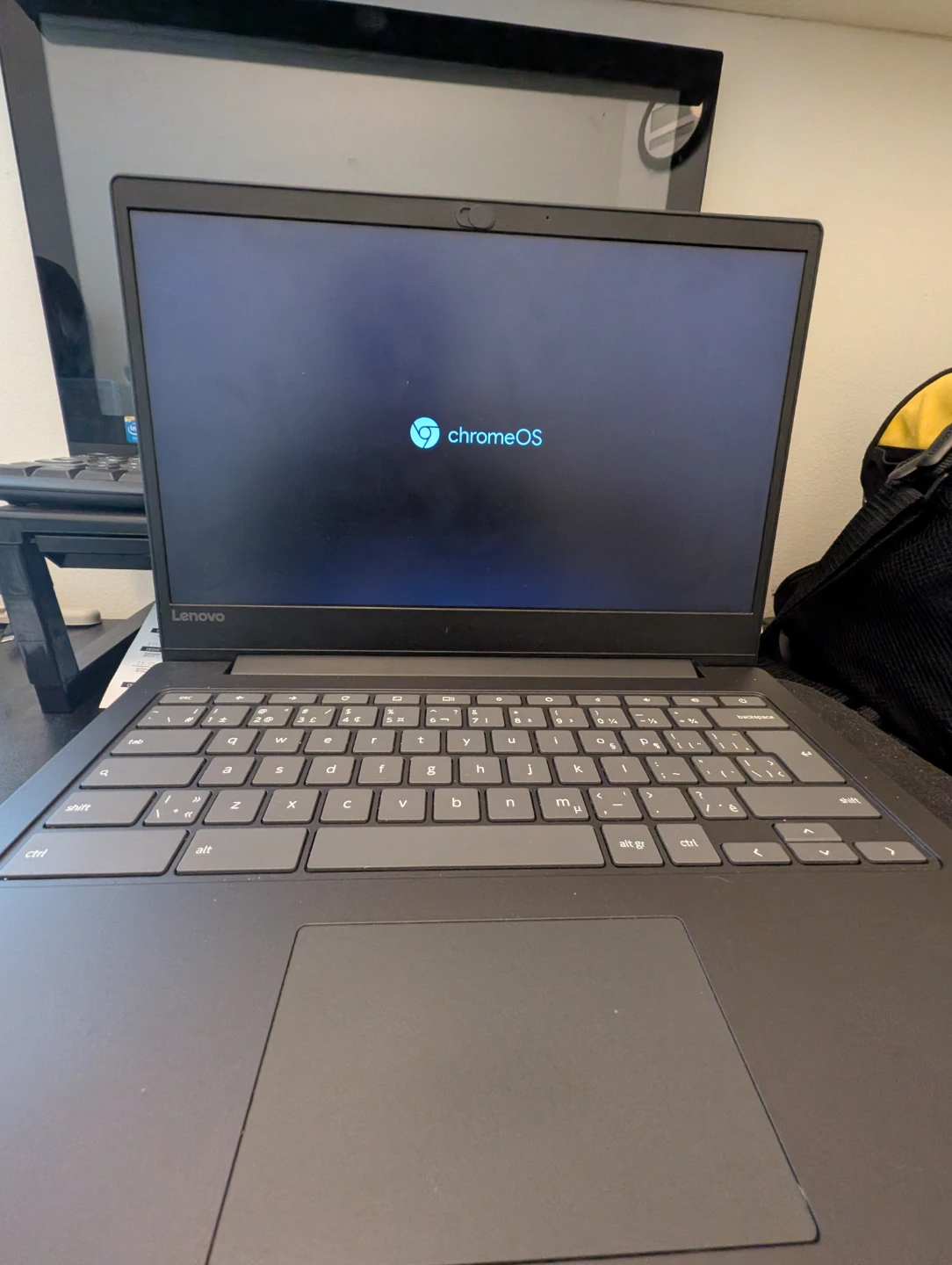 Lenovo Chromebook Laptop - photo 2