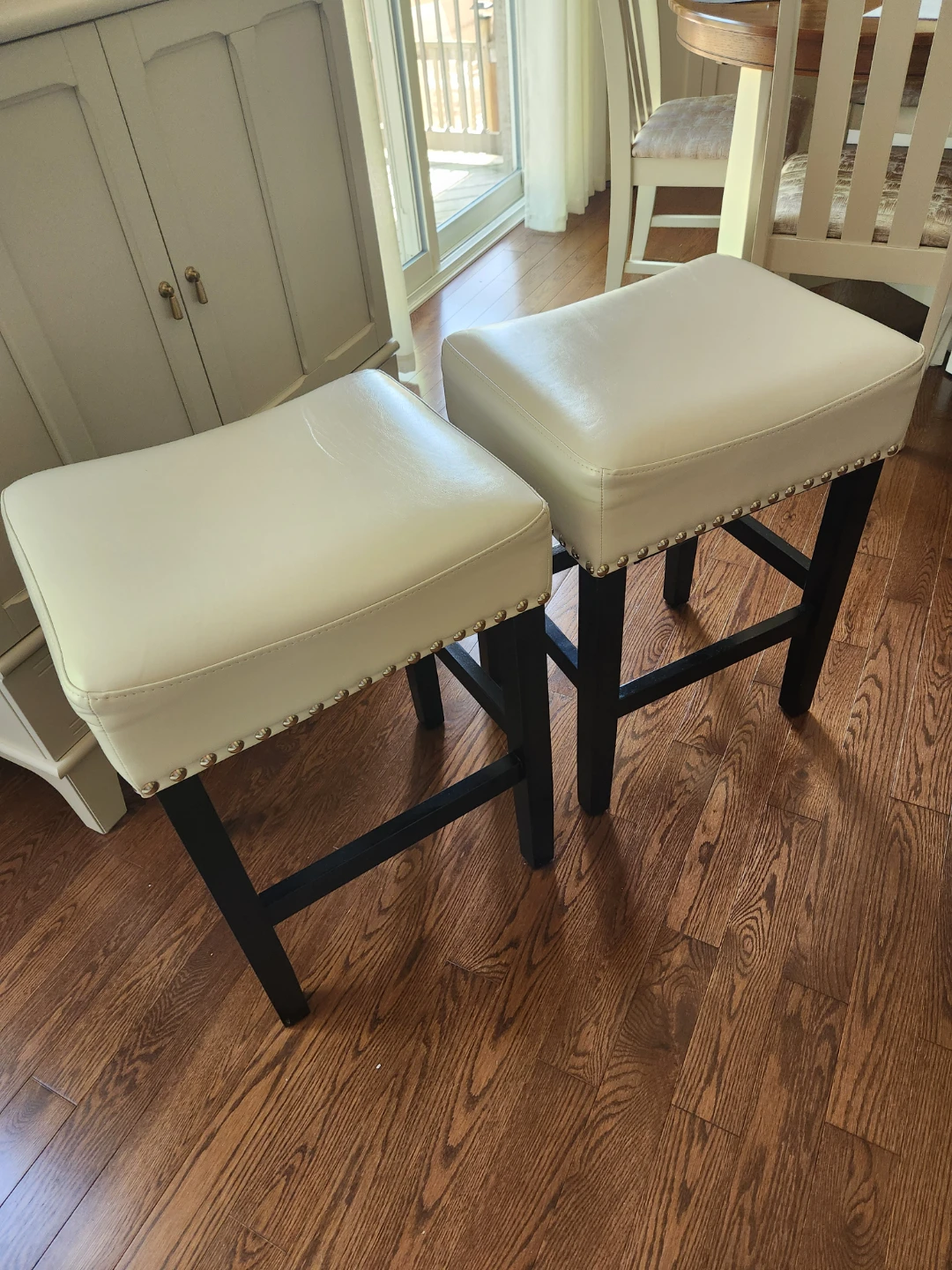 Pair of white leatherette bar stools - photo 2