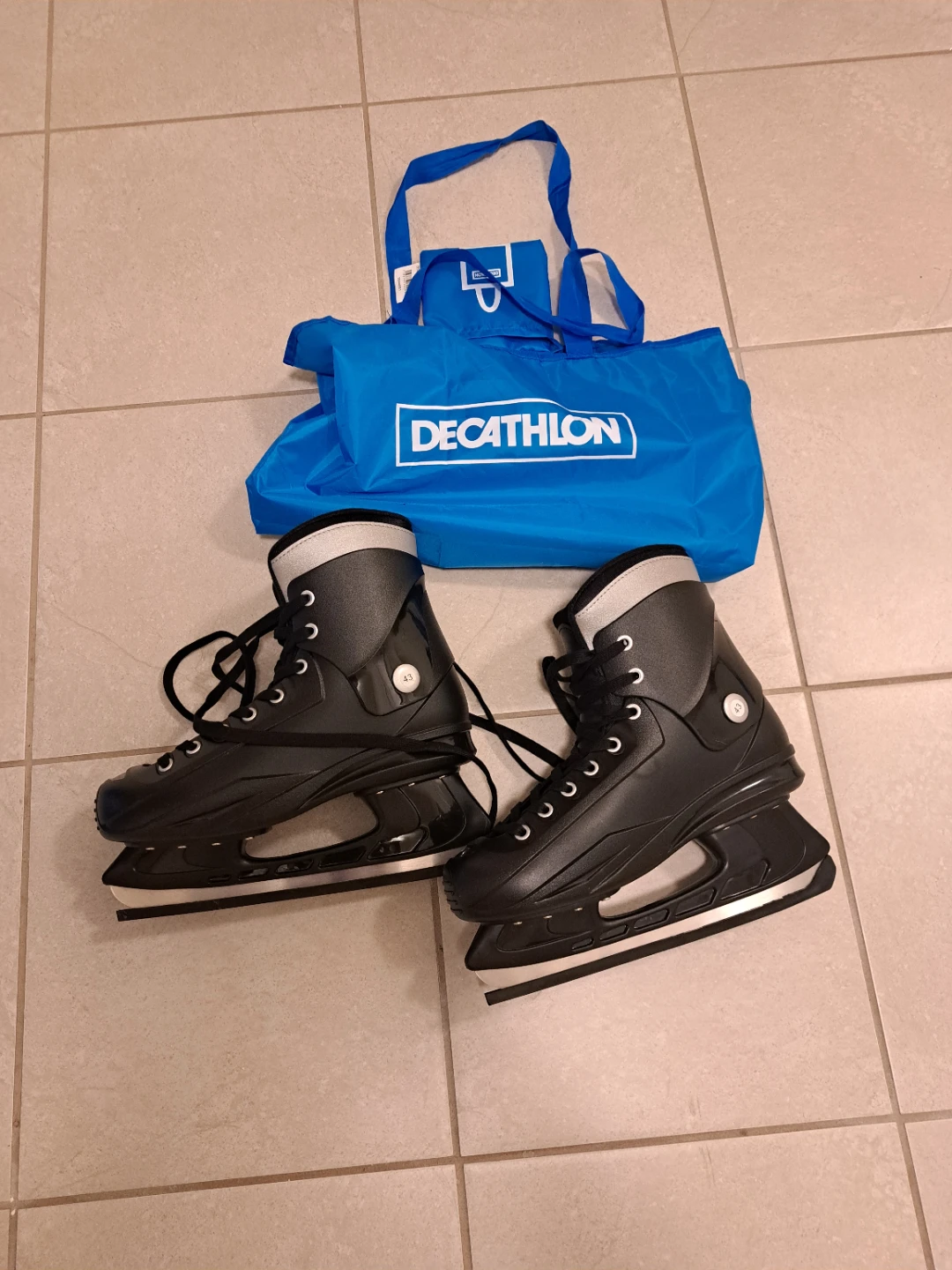 Decathlon Ice Skates with Blue Carry Bag